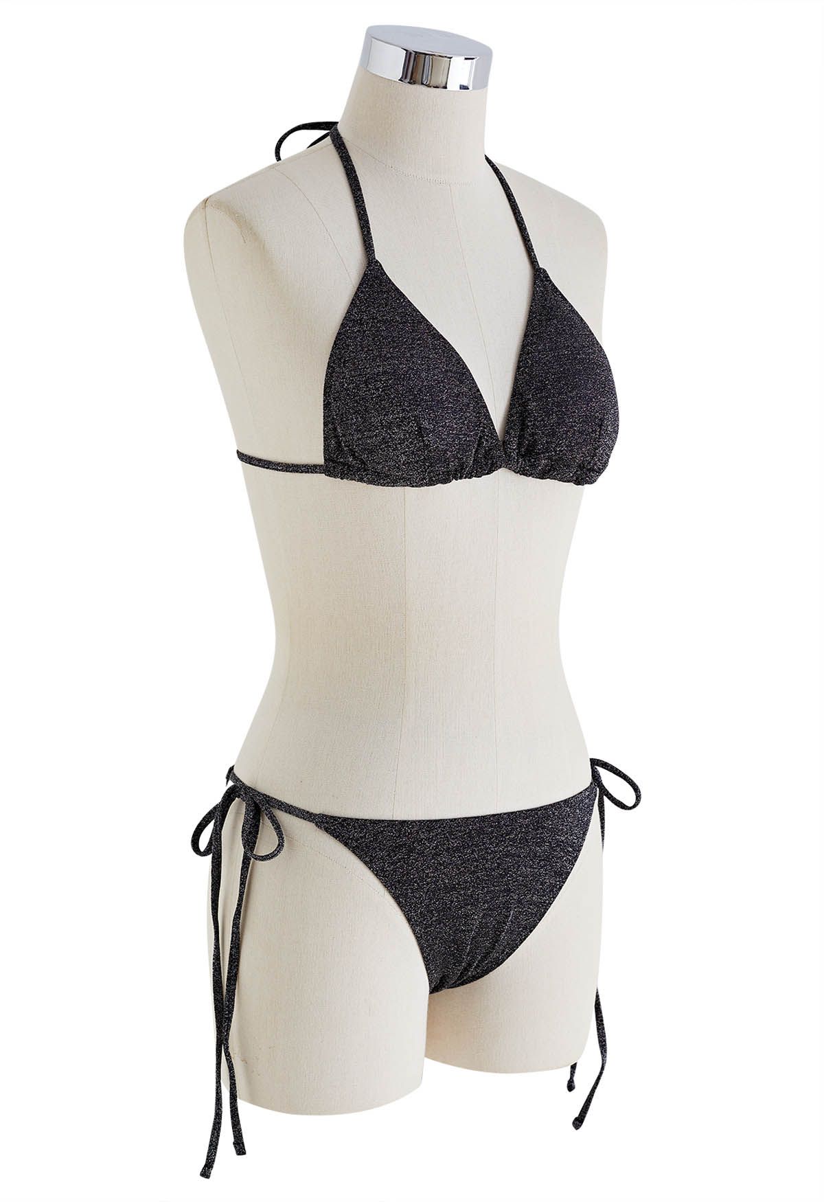 Deslumbrante conjunto de bikini con cordón metálico en negro