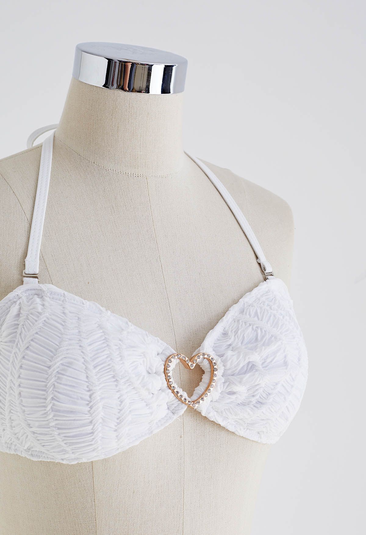 Conjunto de bikini con textura de corazón de diamantes de imitación con pareo