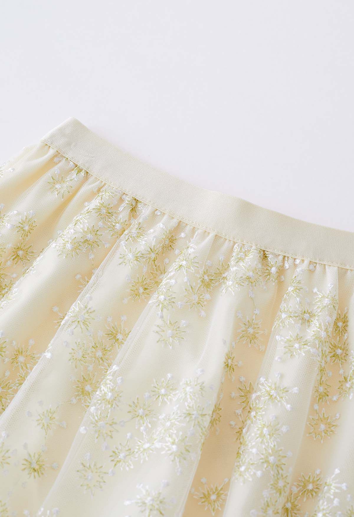 Falda midi de malla con bordados metalizados en color crema