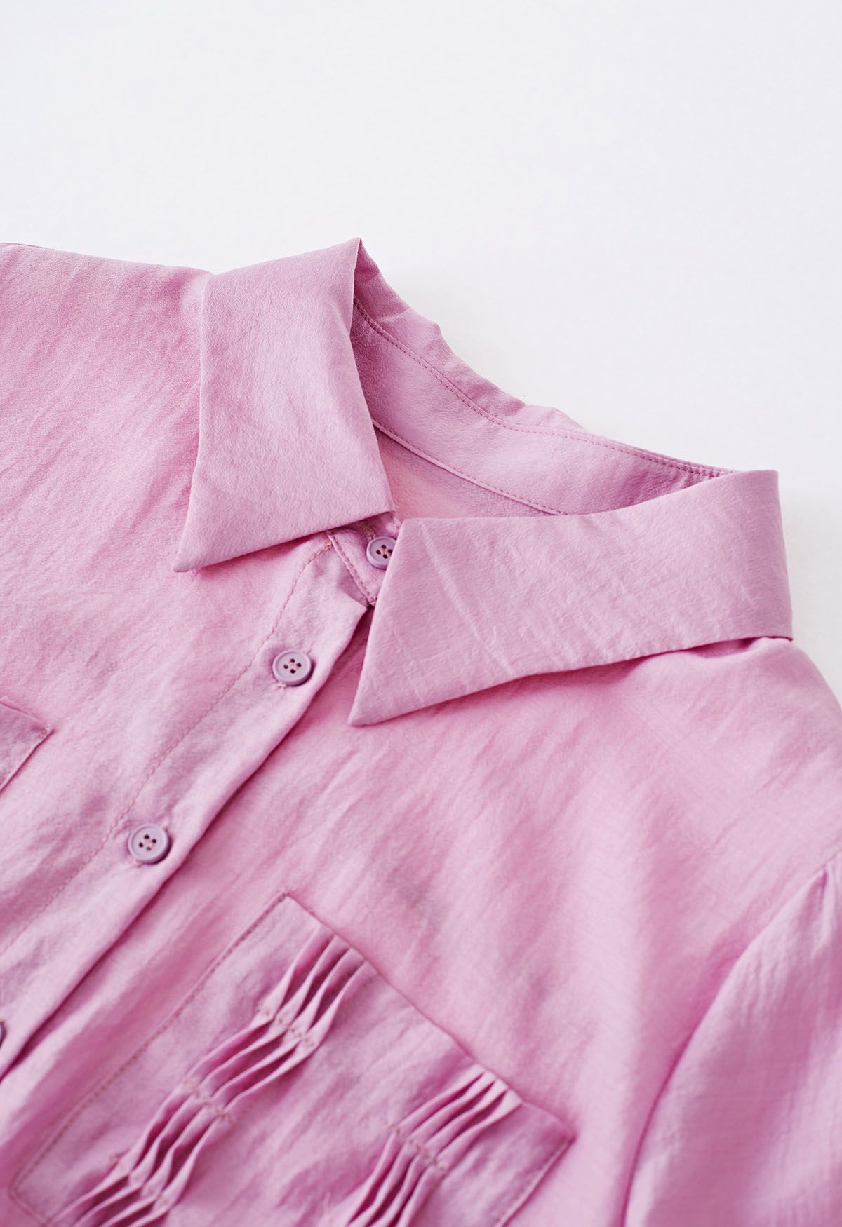 Camisa con botones y bolsillos delanteros Pintuck en violeta