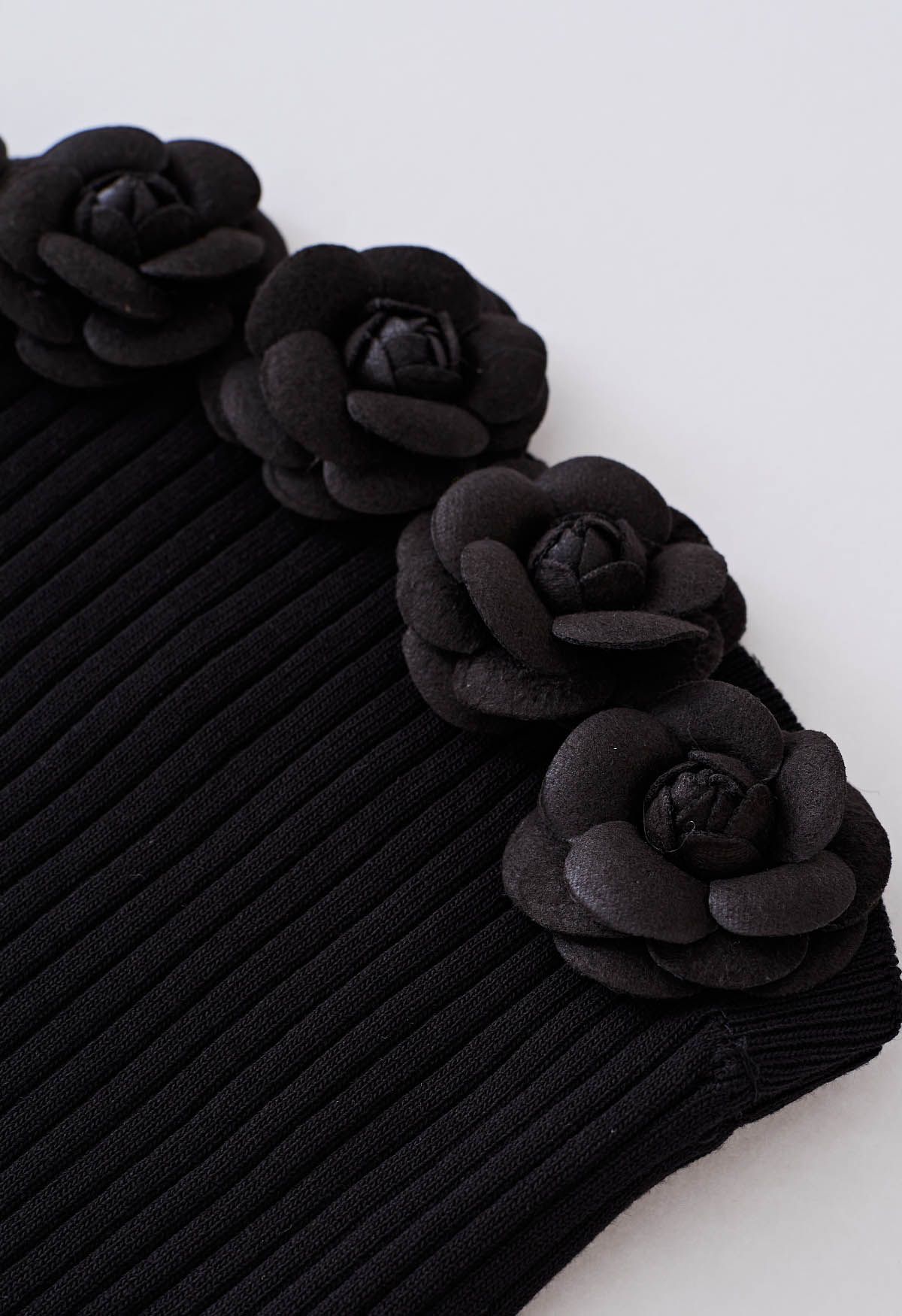 Top de tubo elástico floral 3D en negro