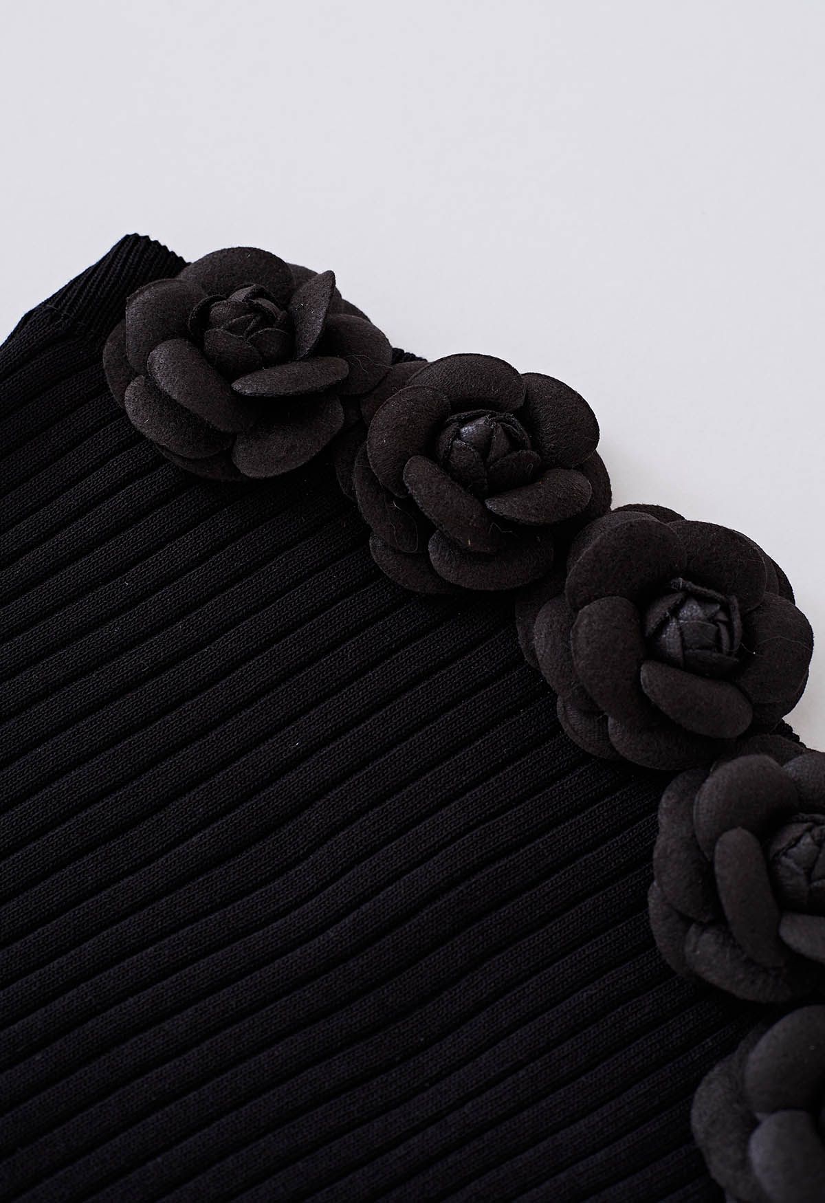 Top de tubo elástico floral 3D en negro