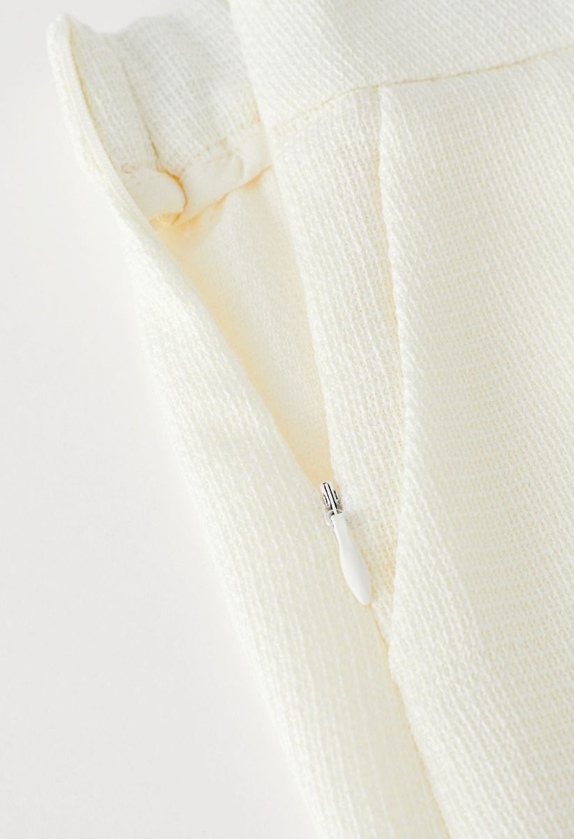 Conjunto de top y shorts de tweed sin mangas con borde de flecos en blanco