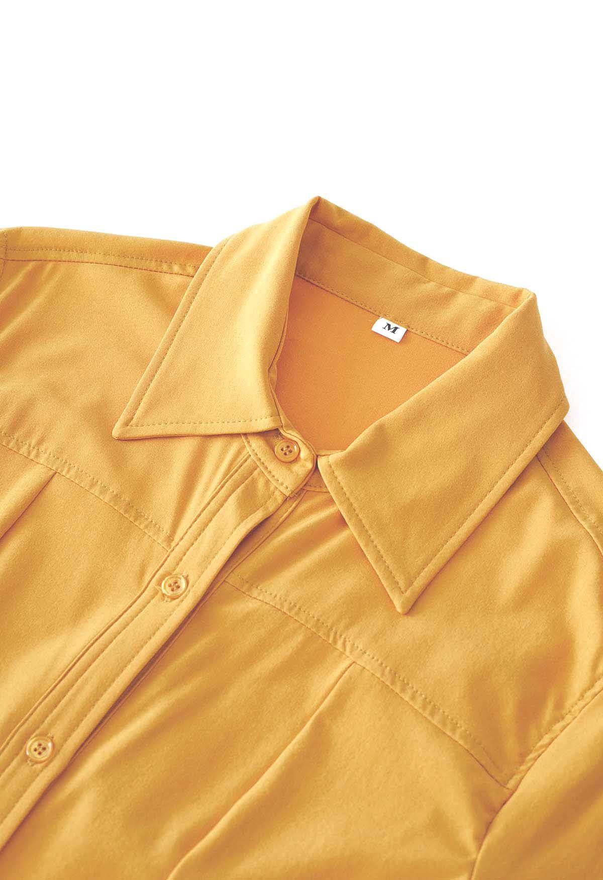 Vestido camisero fruncido lateral con abertura en la cintura en amarillo