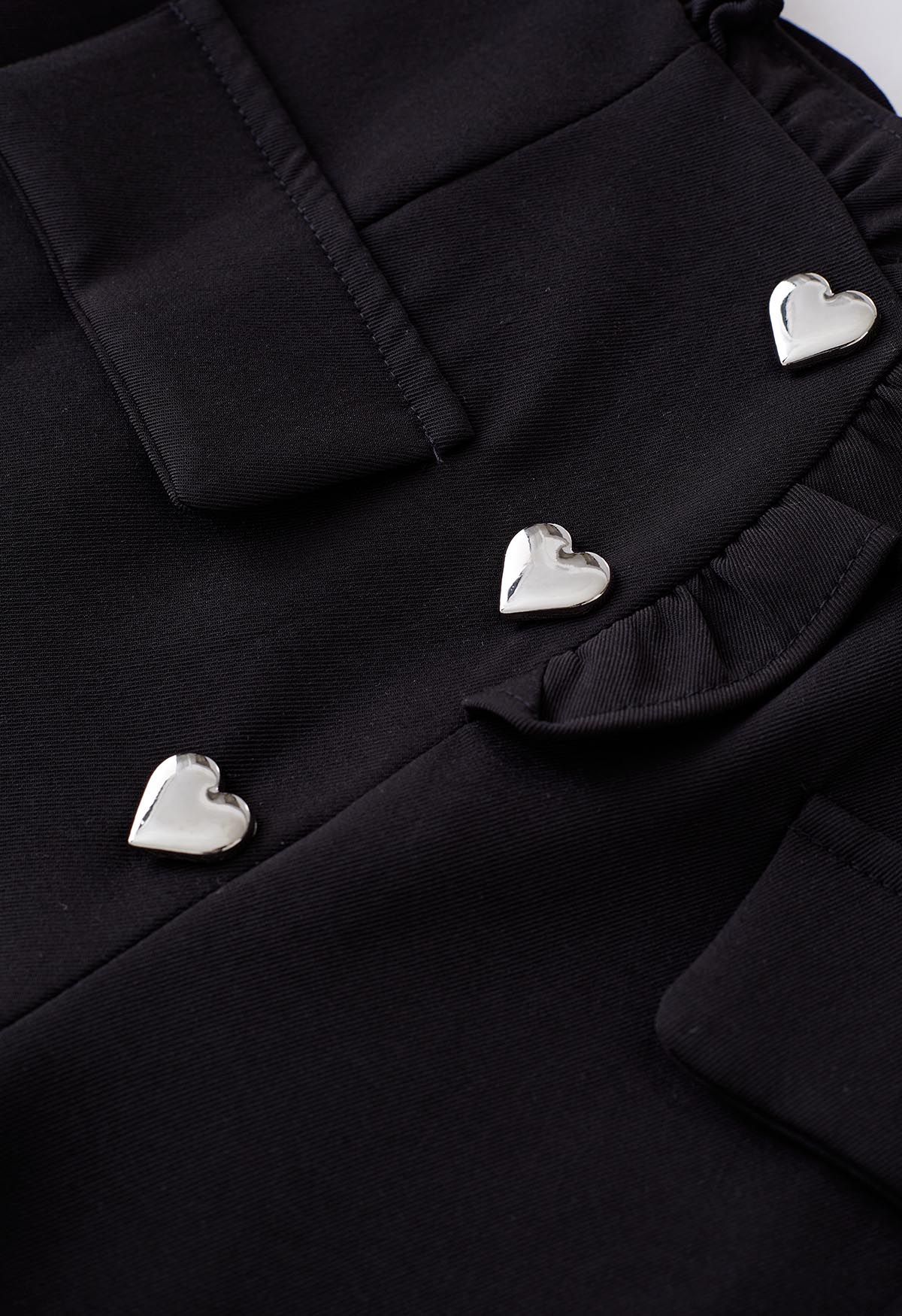 Shorts con volantes y botones en forma de corazón en negro