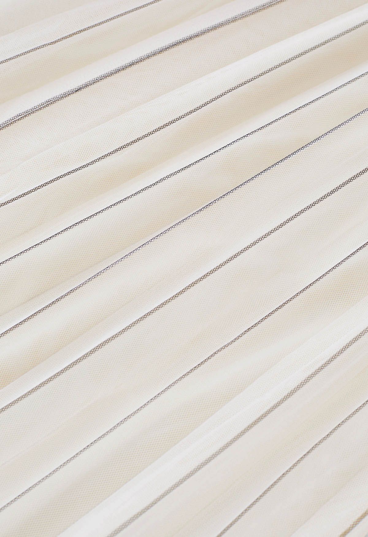 Falda midi de tul de malla plisada con líneas en contraste en color crema