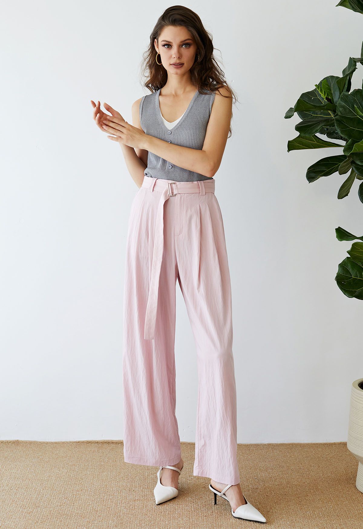 Pantalones de pernera recta con bolsillo lateral y cinturón drapeado en rosa