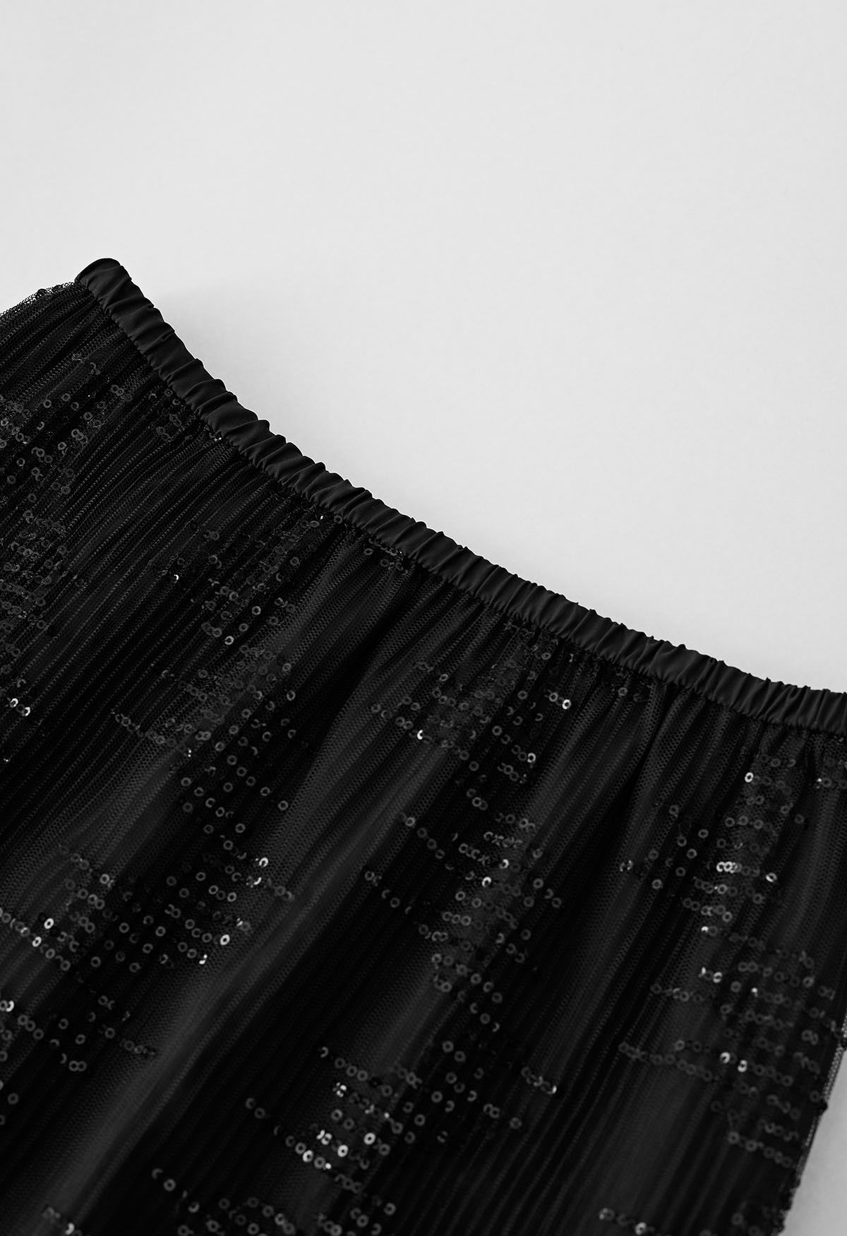 Falda larga de malla adornada con lentejuelas en negro