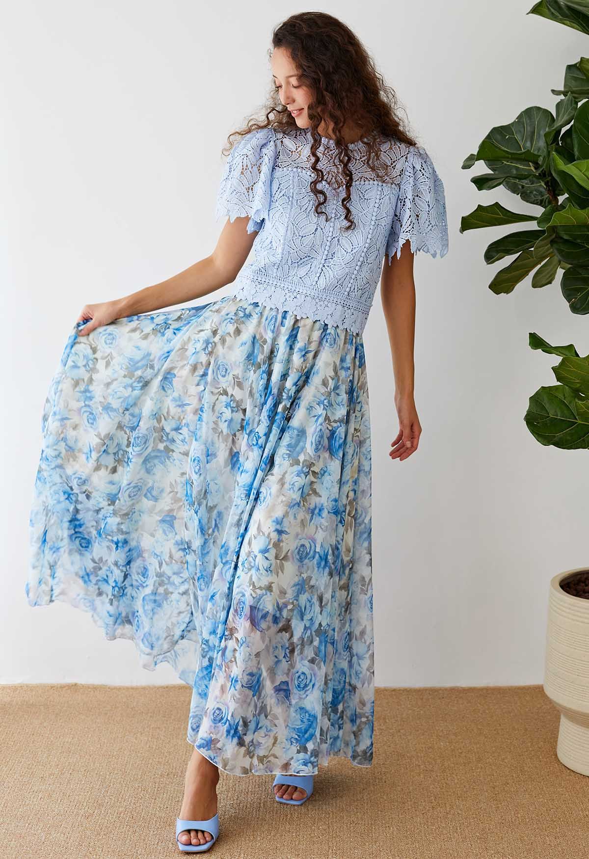 Falda larga de gasa con estampado de rosas azules