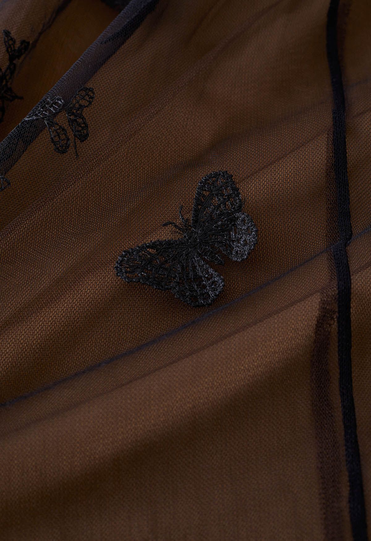 Falda midi de malla de doble capa con mariposas 3D en tostado