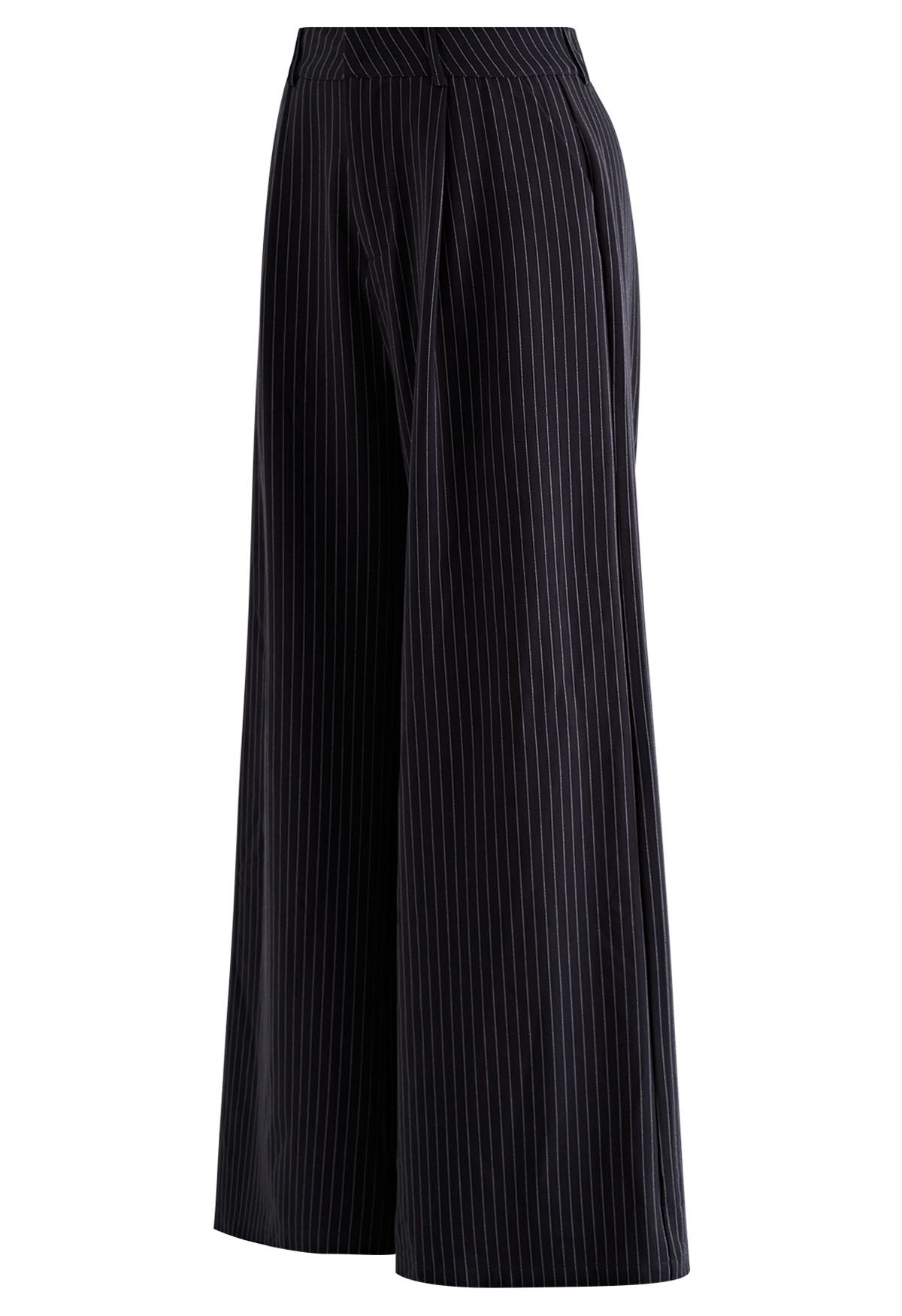 Pantalones rectos de rayas verticales en negro