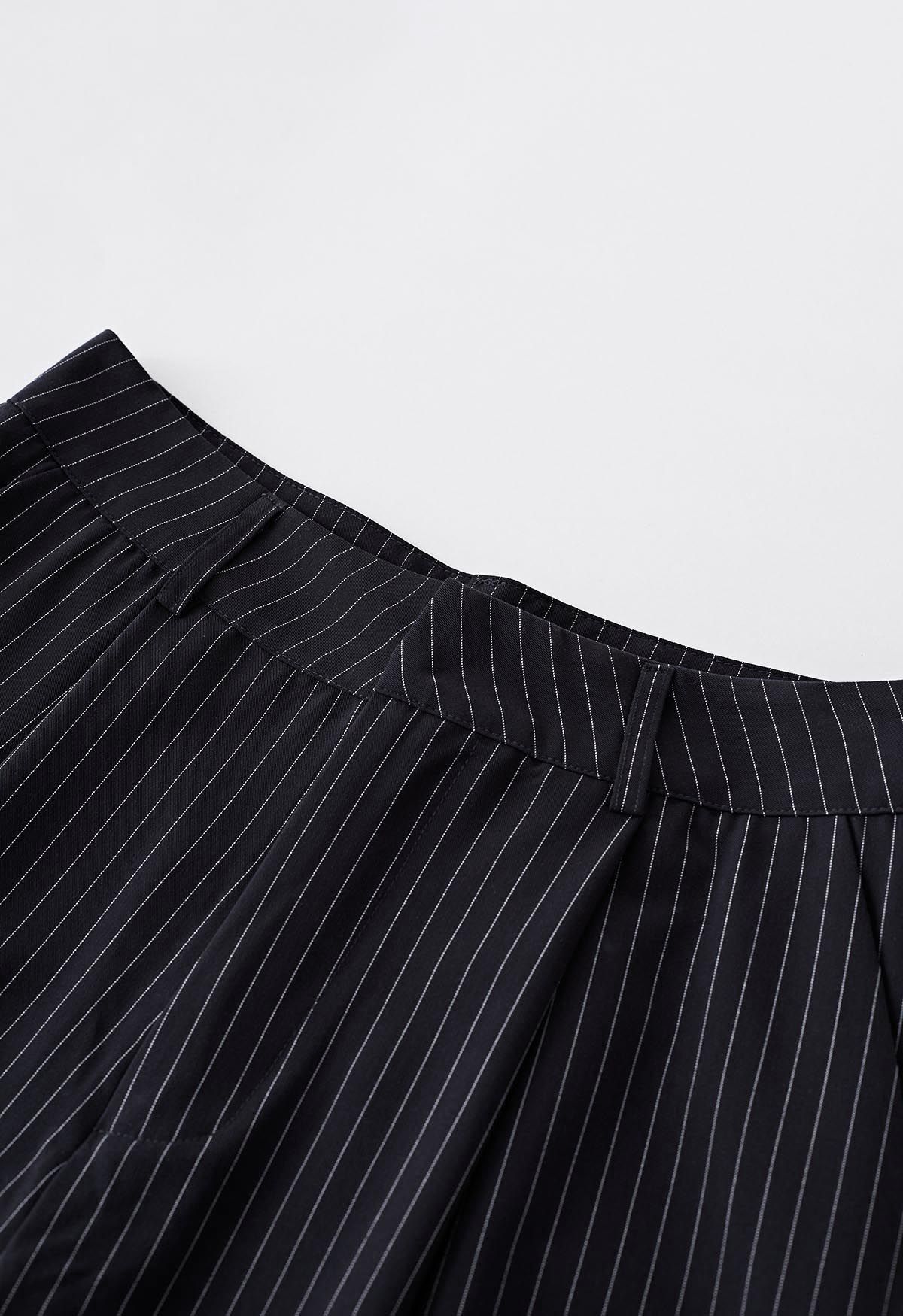 Pantalones rectos de rayas verticales en negro