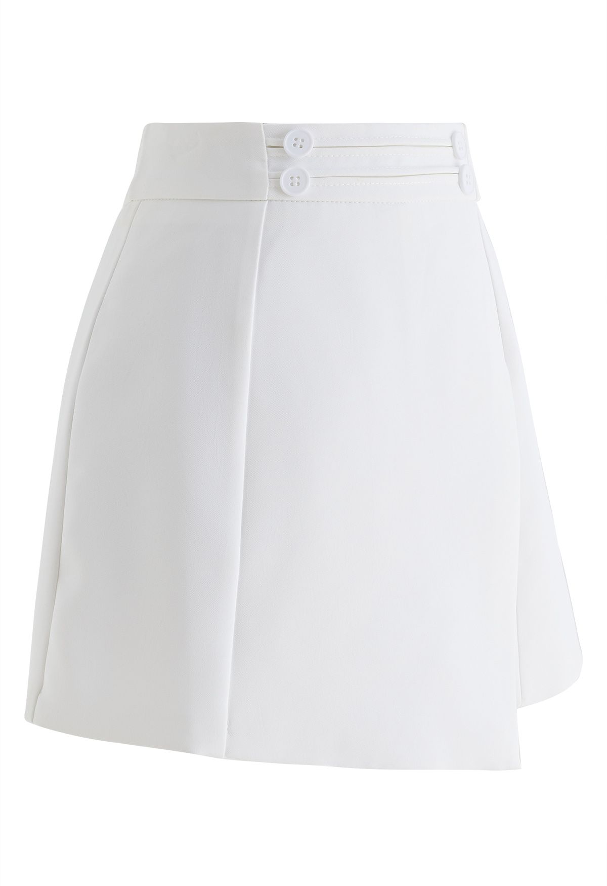 Falda pantalón con solapa decorada con botones en blanco