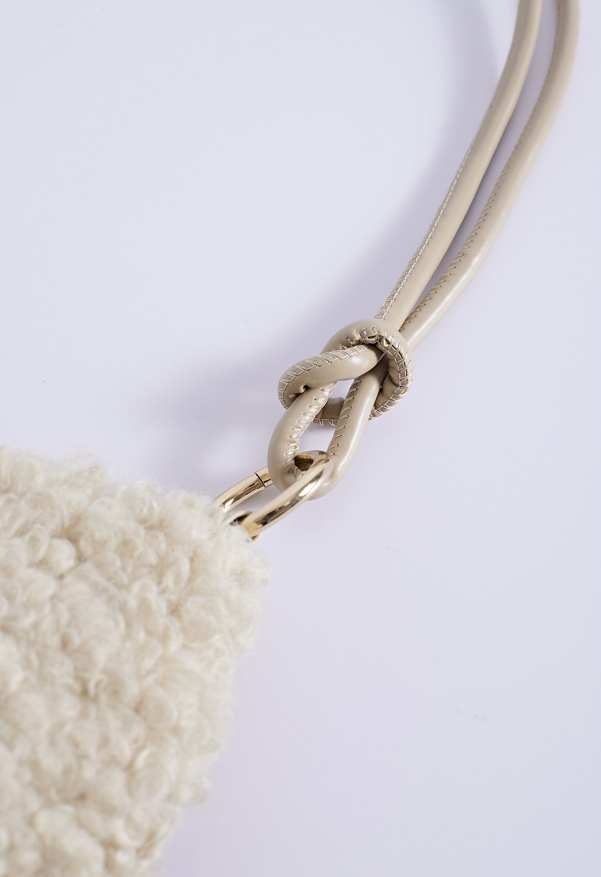 Bolso de hombro de lana de cordero suave de doble cuerda en color avena