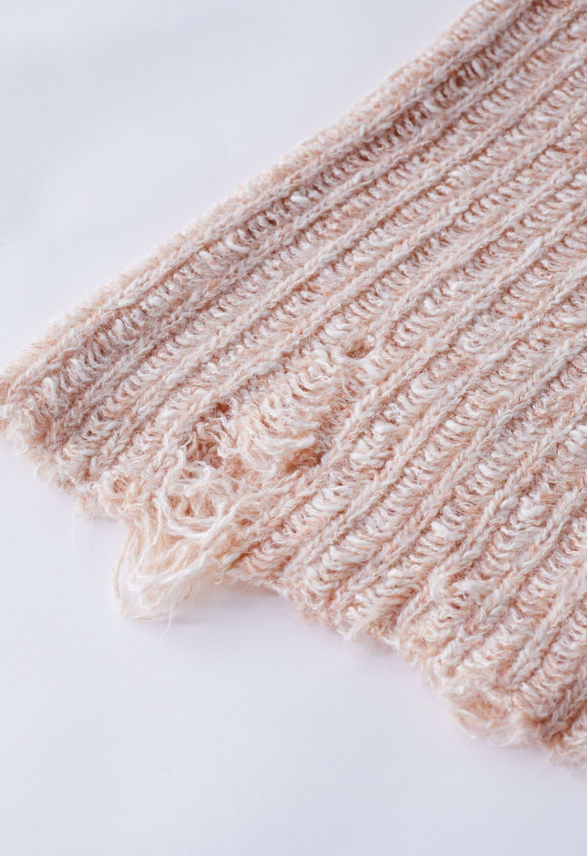 Suéter de punto rasgado con borde cortado sin rematar en rosa