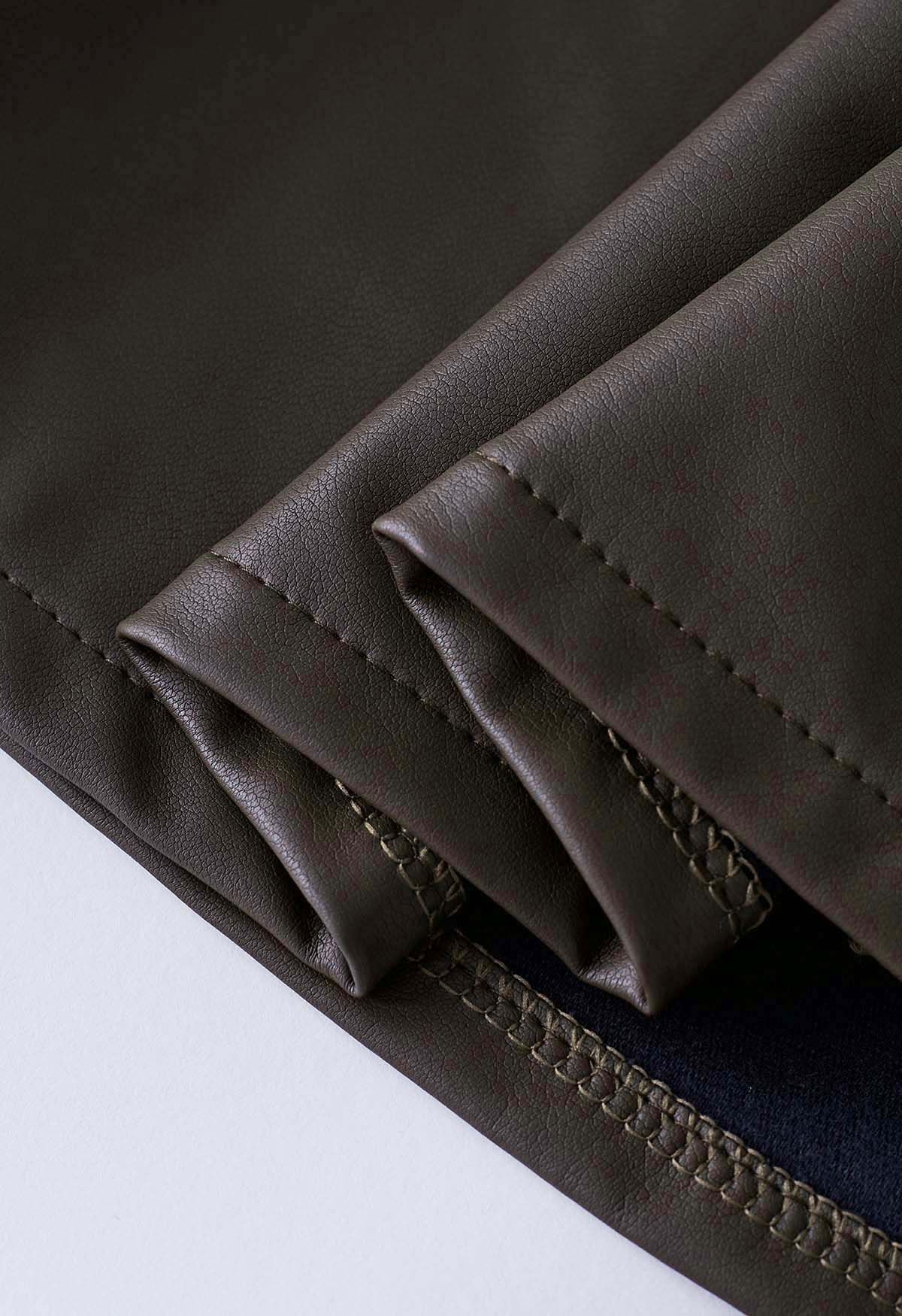 Minifalda de cuero sintético con cintura elástica en marrón