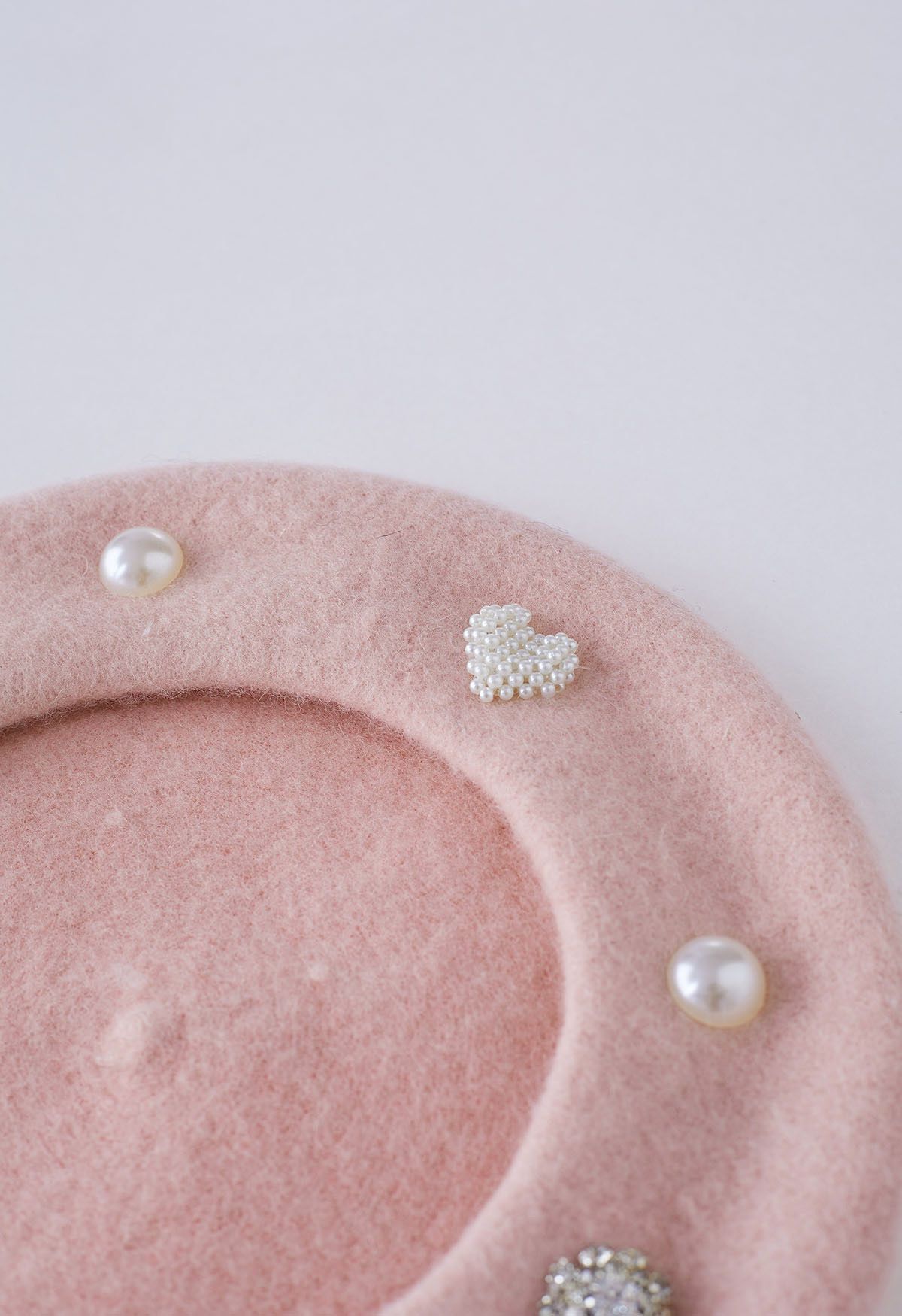 Boina perlada con decoración de diamantes de imitación en rosa