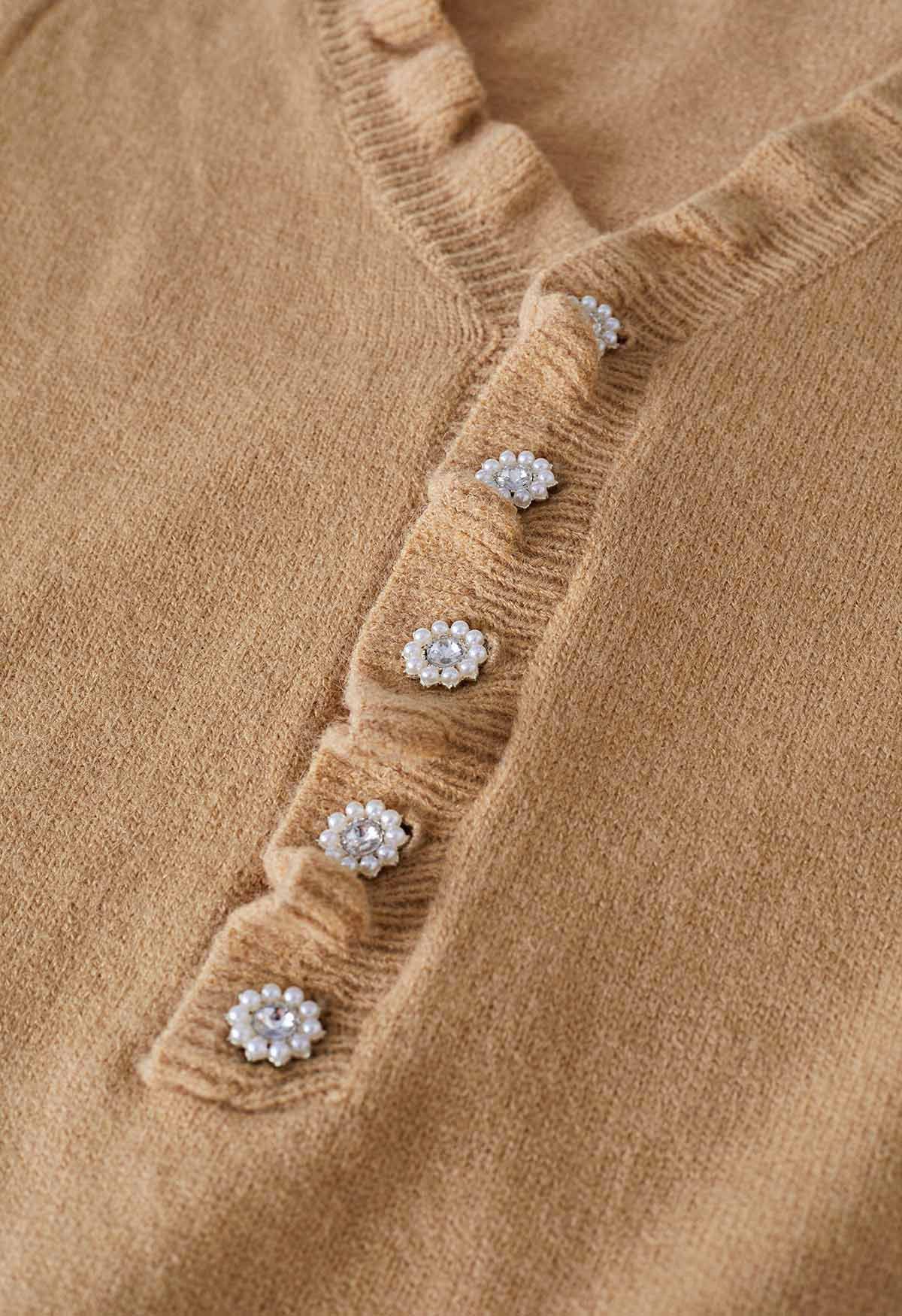 Suéter de punto con botones en la parte delantera y borde con volantes en color canela