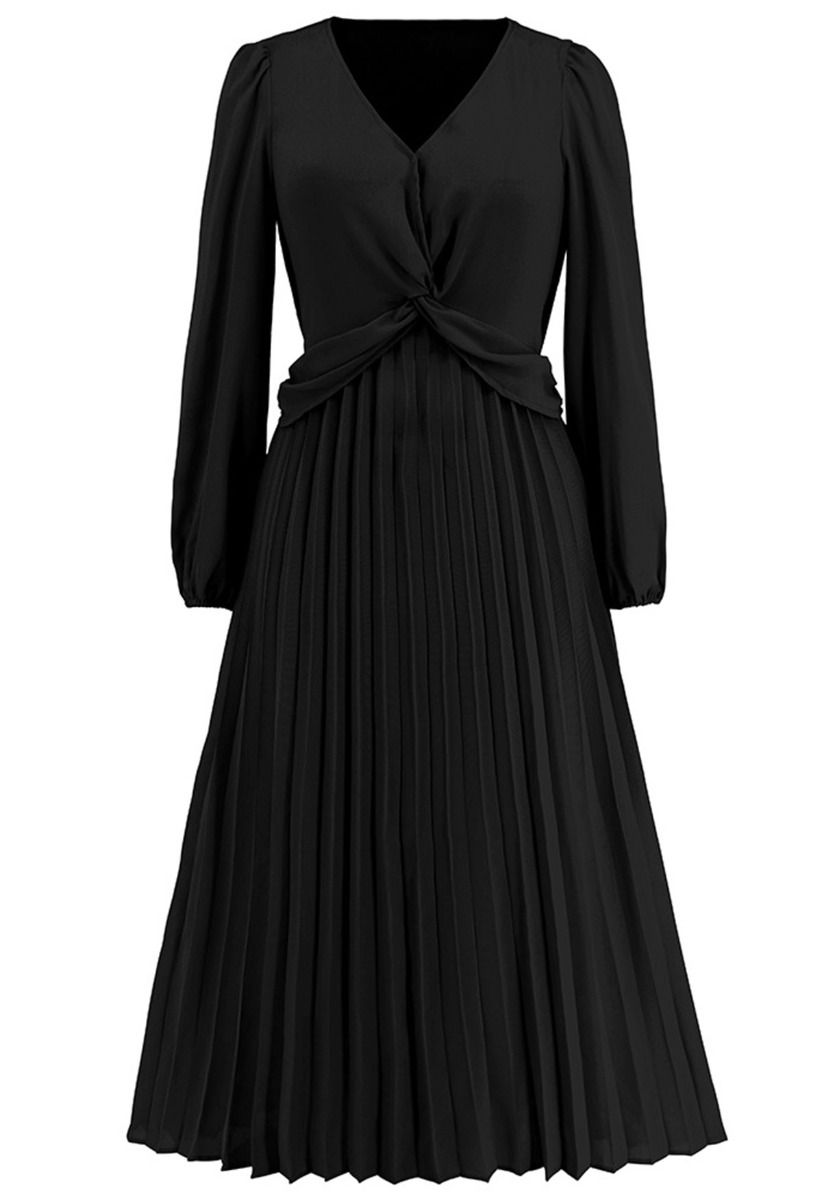 Vestido plisado con cuello en V y parte delantera torcida en negro