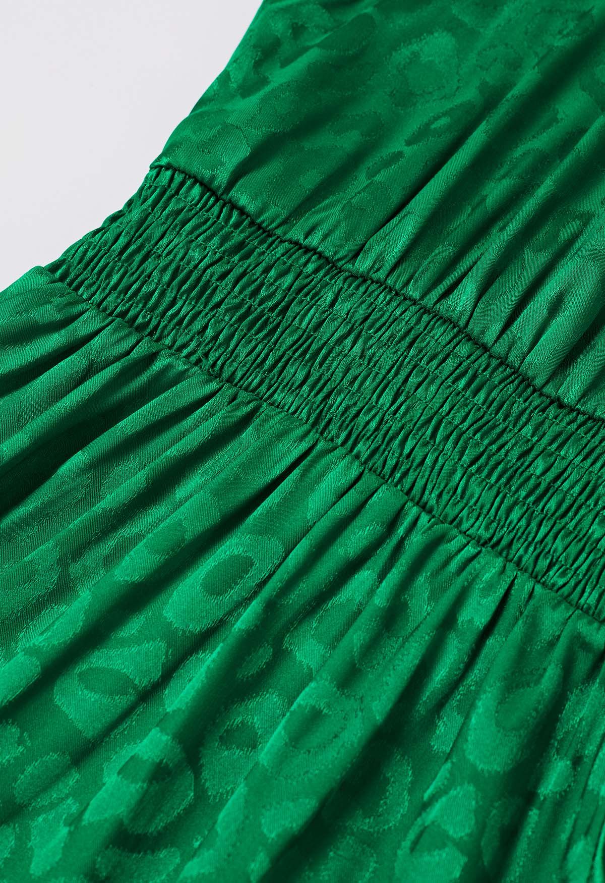 Vestido largo con volantes y jacquard de leopardo brillante en verde