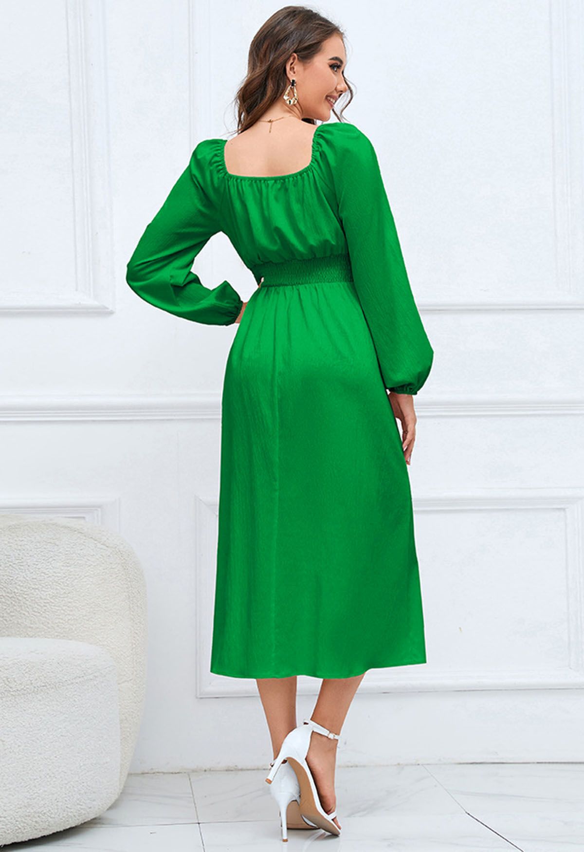 Vestido midi con escote en forma de corazón y lazo en la parte delantera en verde