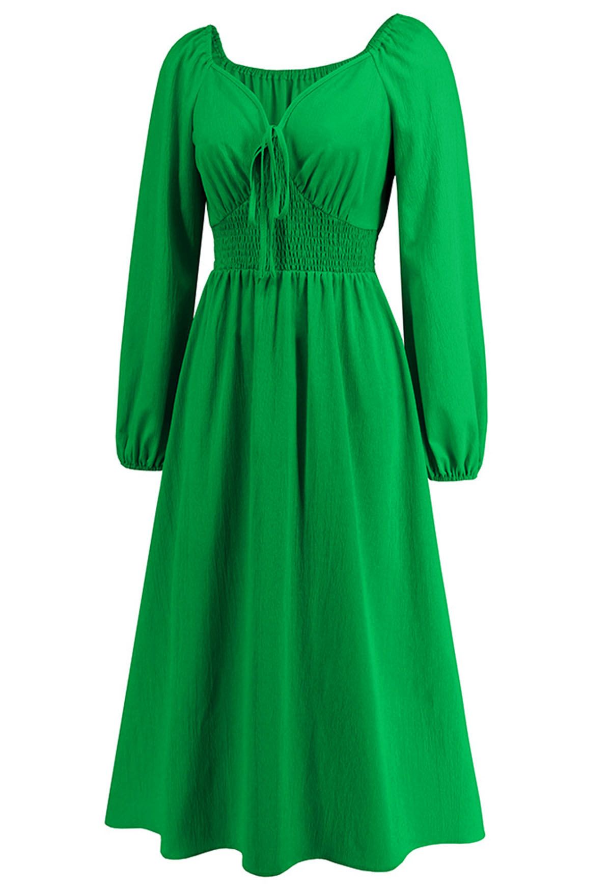 Vestido midi con escote en forma de corazón y lazo en la parte delantera en verde