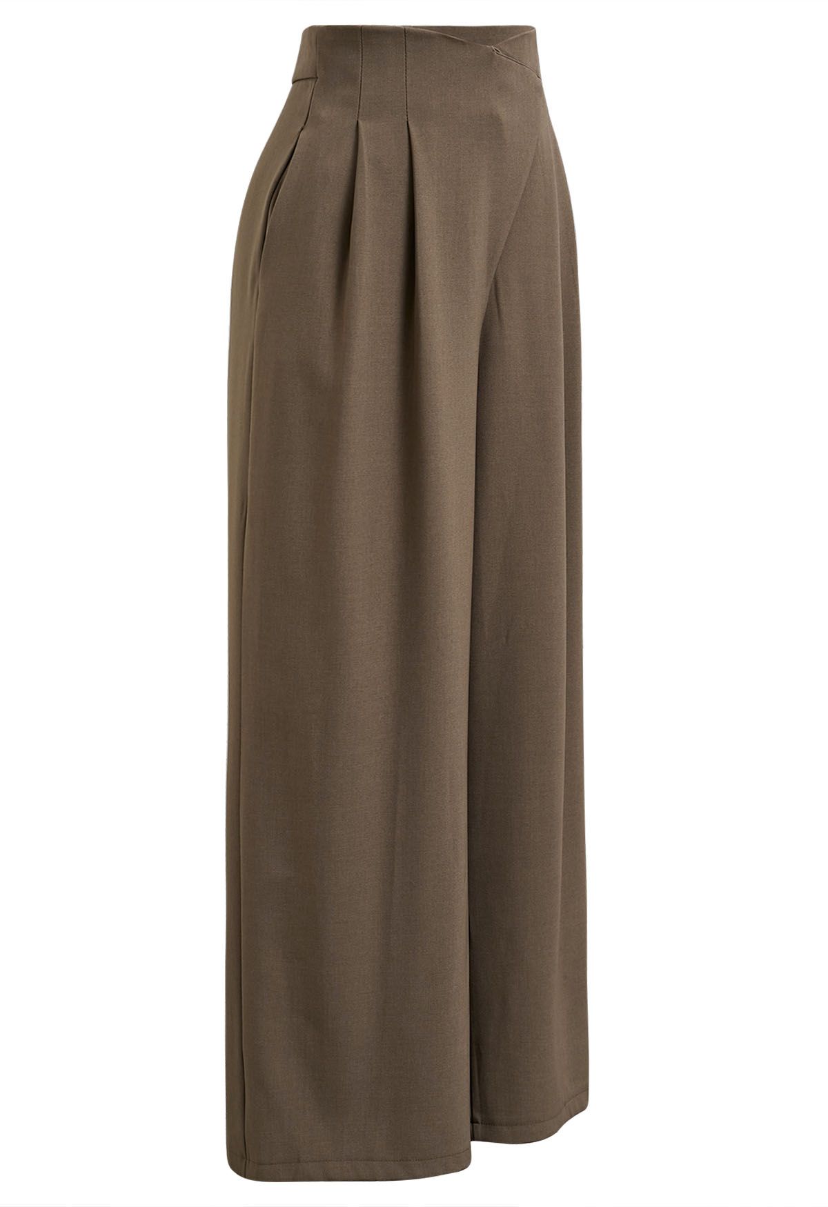 Pantalones rectos plisados con cintura cruzada en marrón
