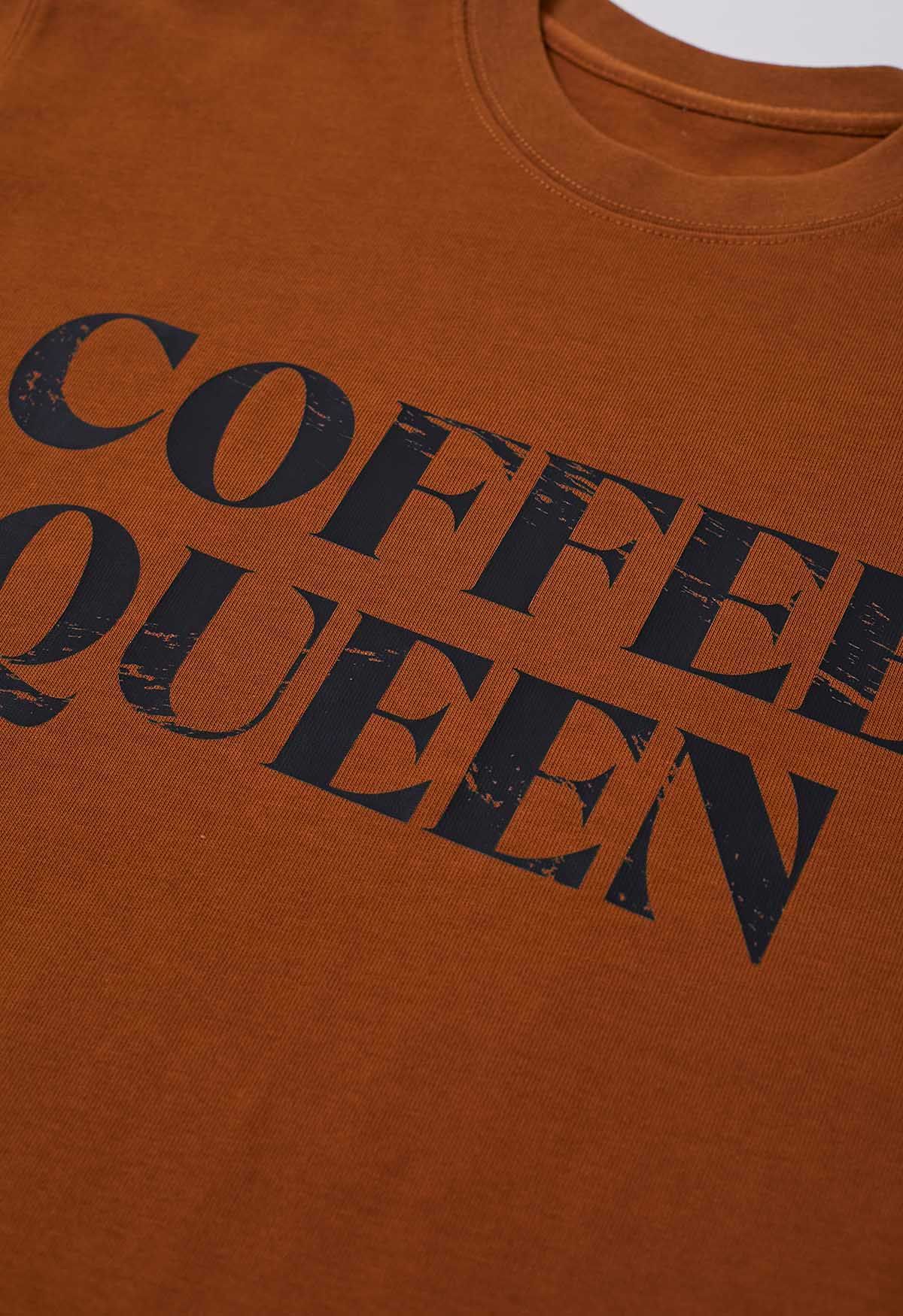 Camiseta de algodón estampada Coffee Queen en color caramelo