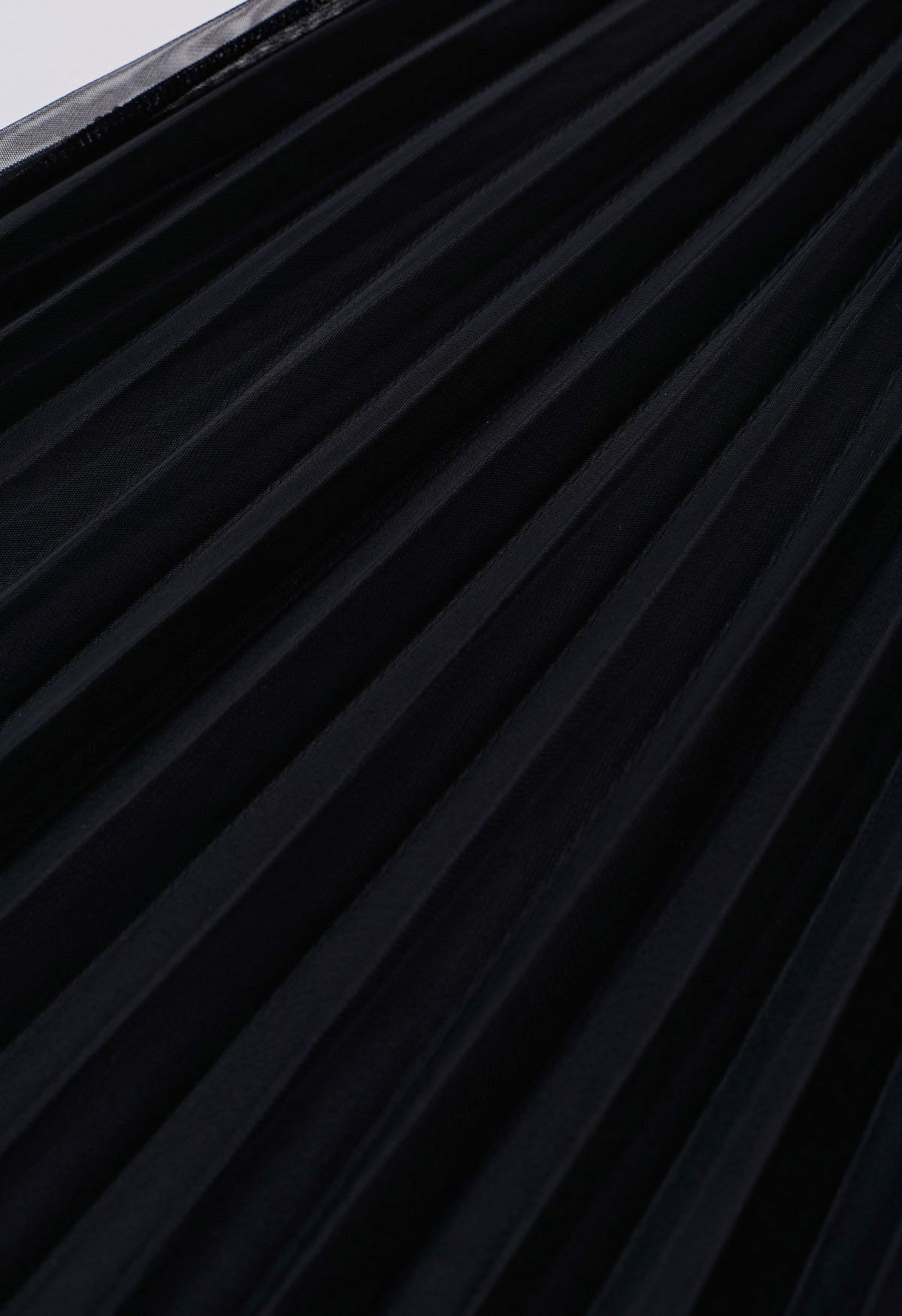 Falda de tul de malla plisada con dobladillo con paneles en negro