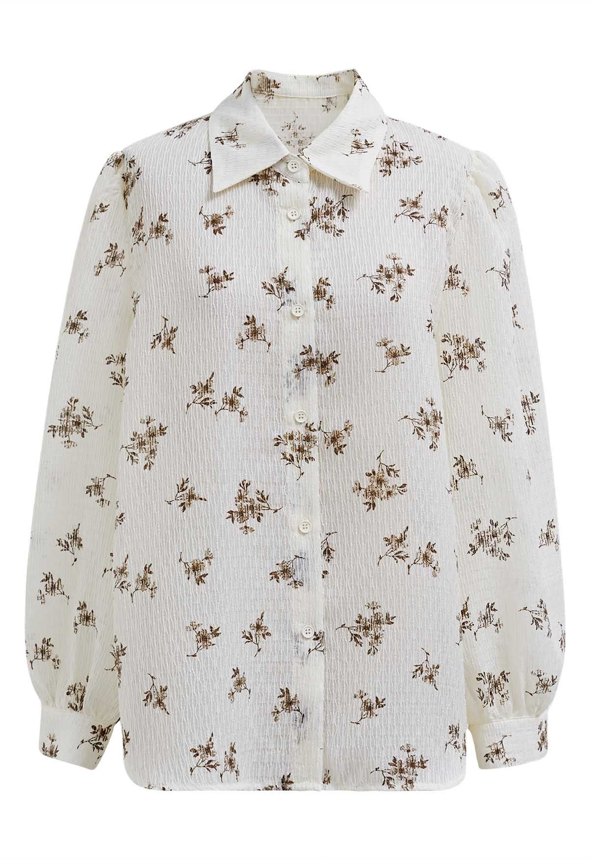 Camisa con botones y textura con estampado de flores en color crema