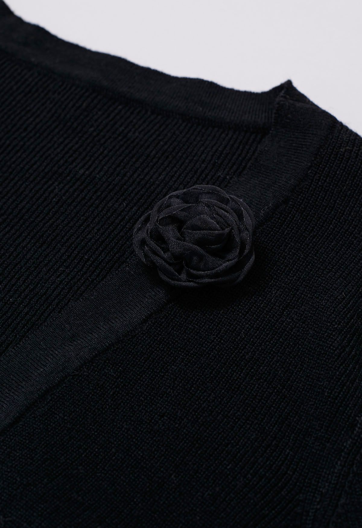 Conjunto de vestido y cárdigan de punto con cuello halter recortado en negro