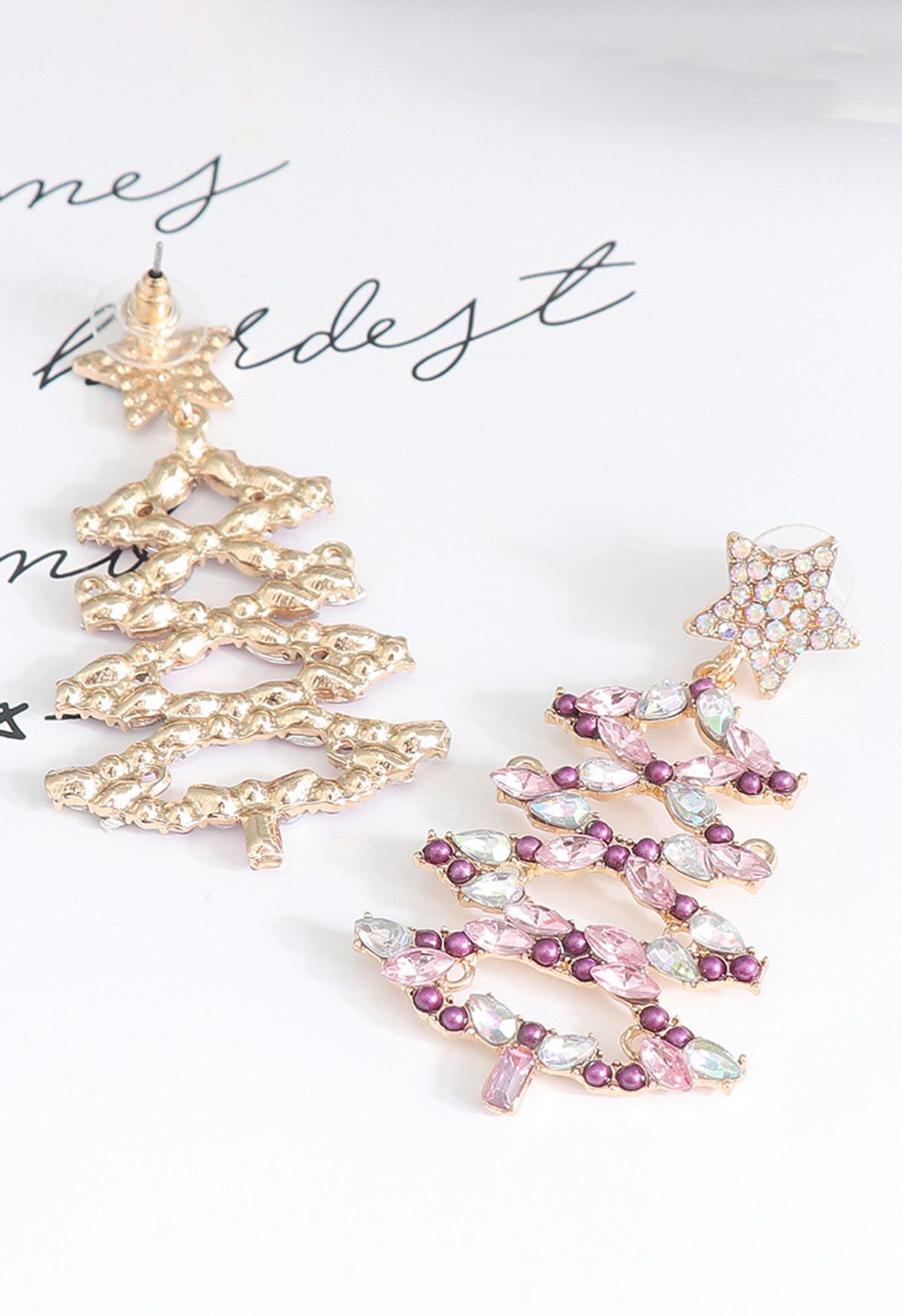 Pendientes ahuecados con diamantes de imitación de árbol de Navidad en rosa