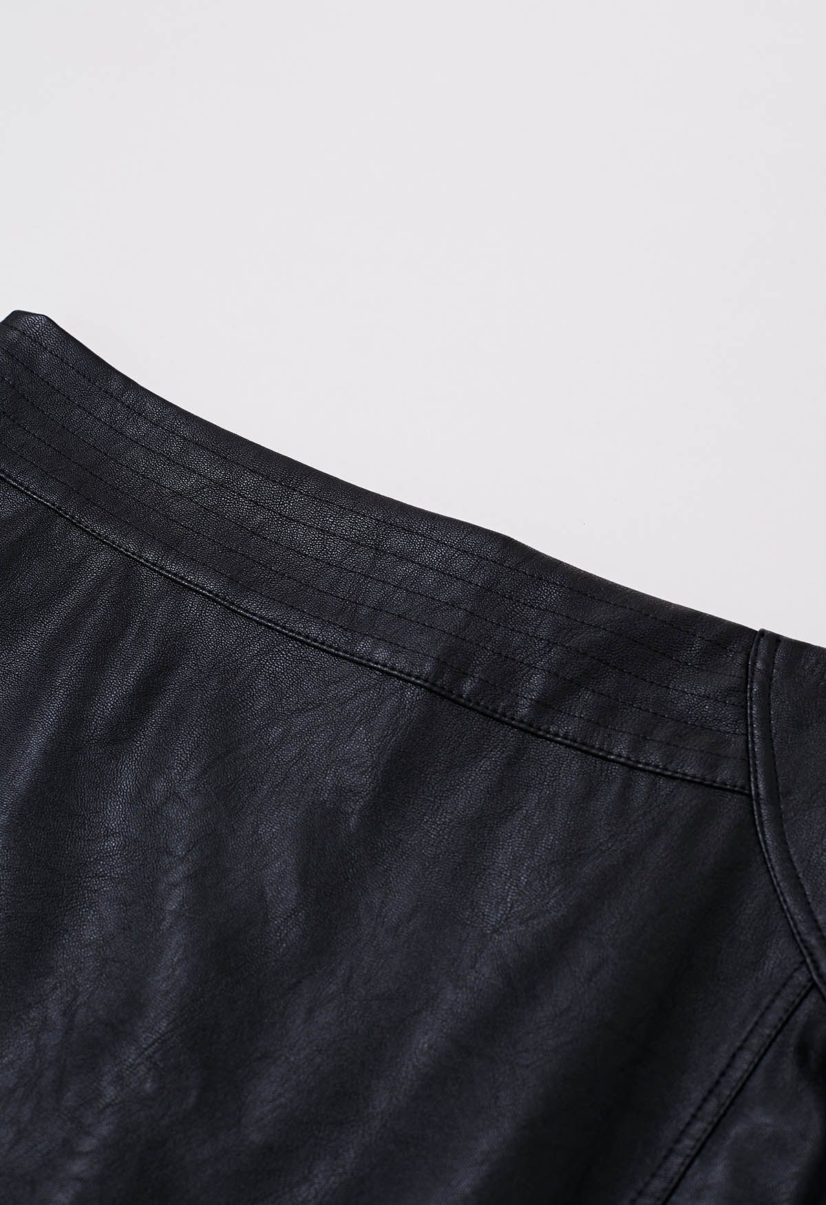 Minifalda de piel sintética con dobladillo irregular en negro