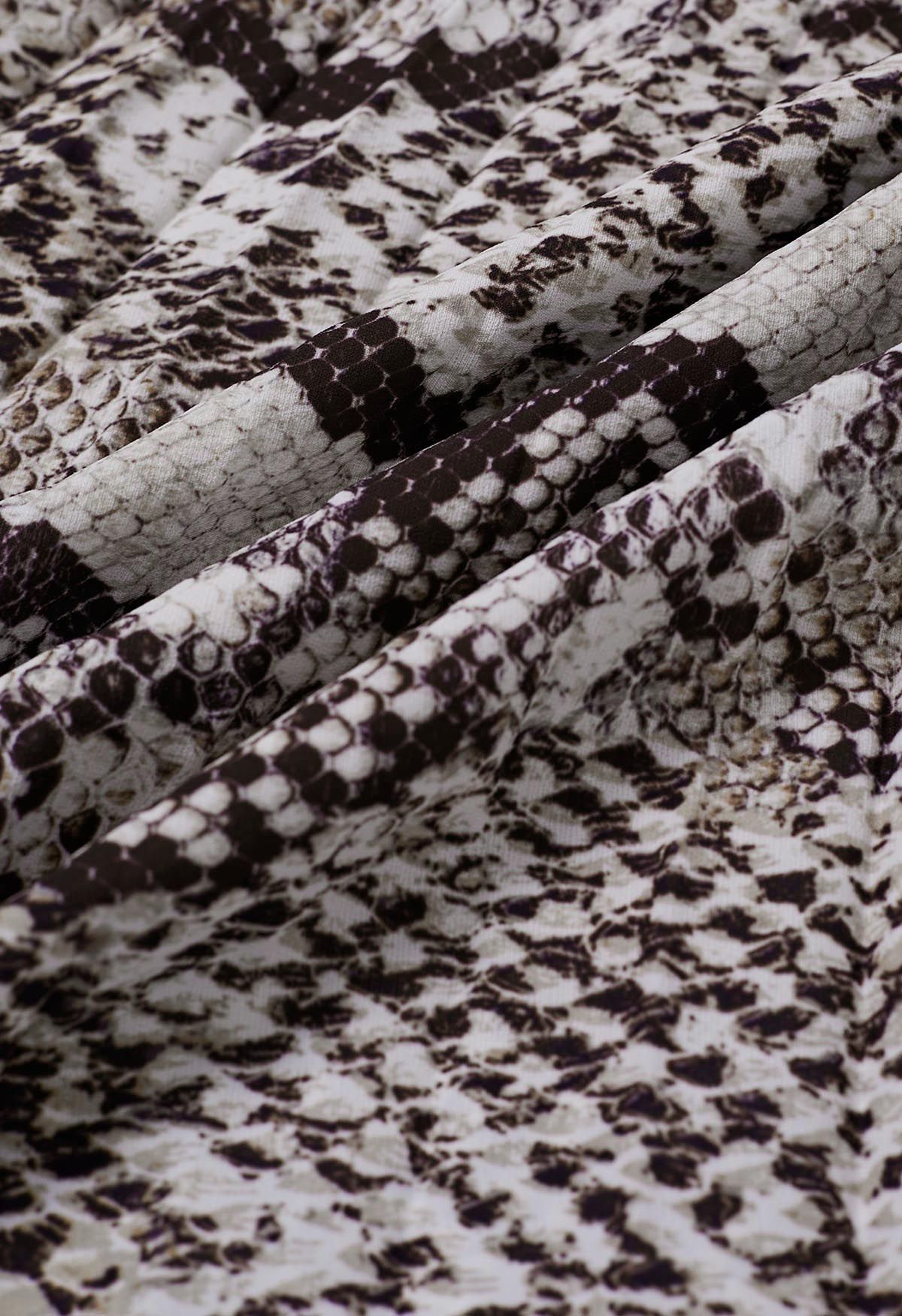 Falda de gasa plisada con estampado de serpiente