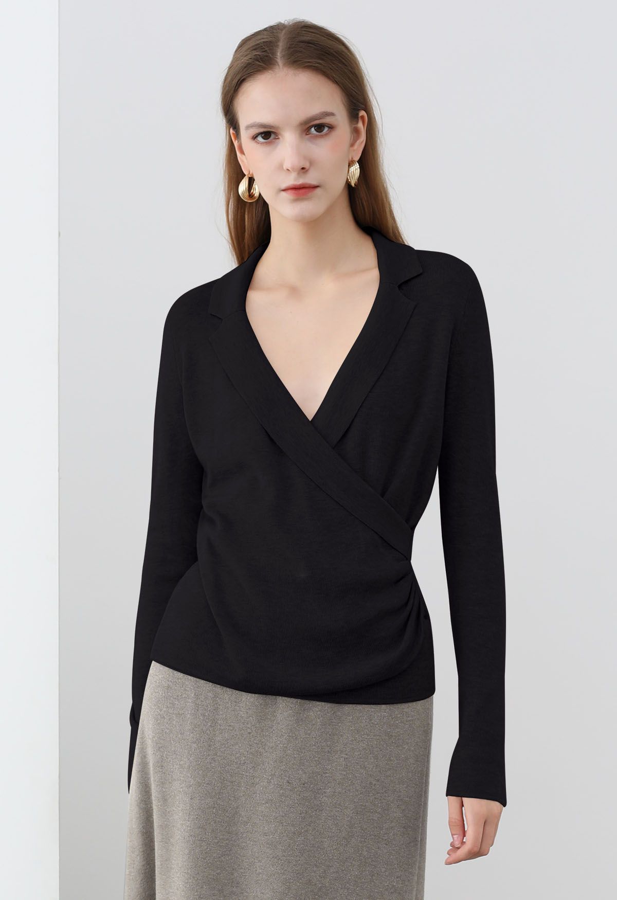 Top de mezcla de lana con cuello sobrepelliz en negro