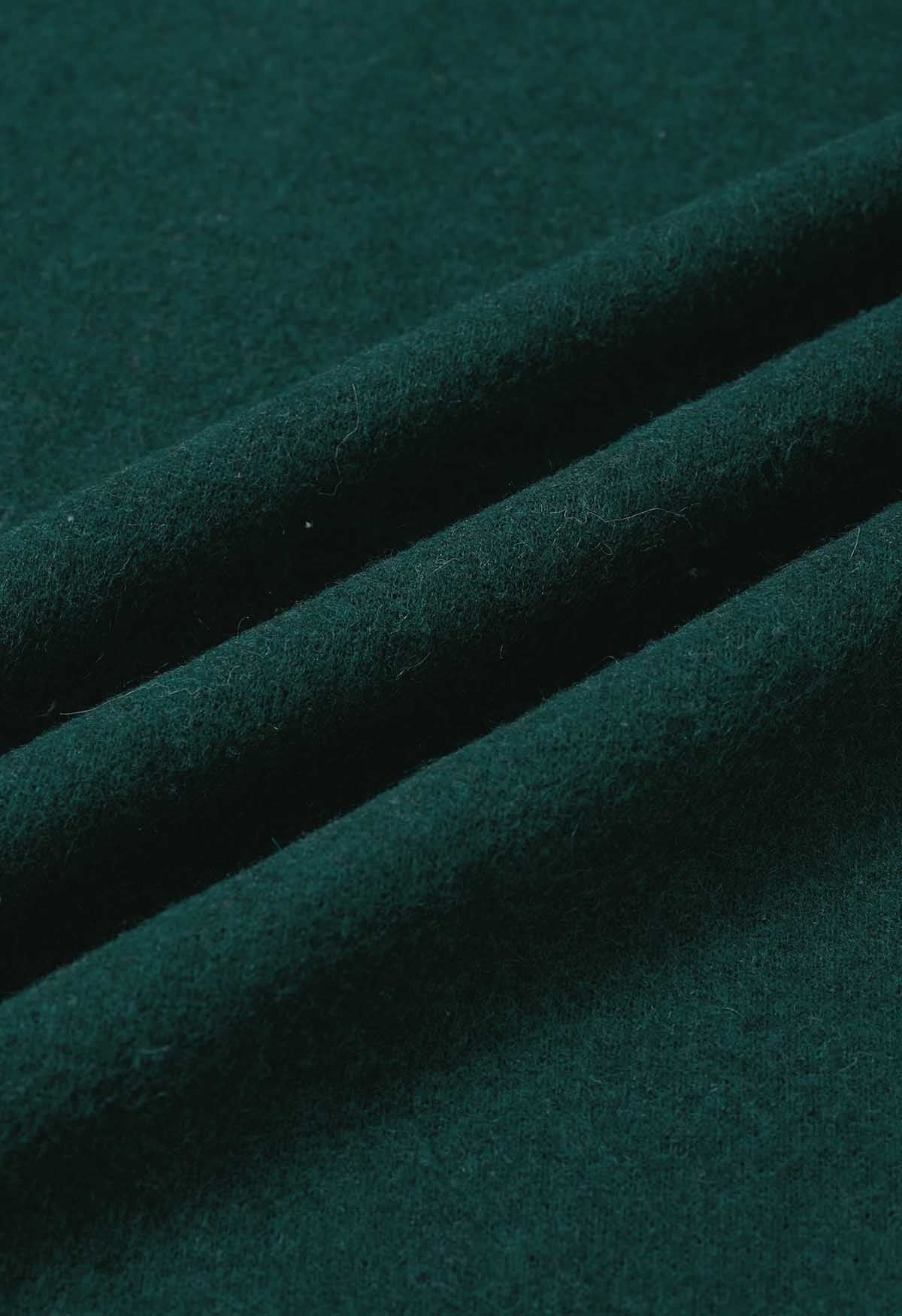 Poncho de piel sintética con lazo y lazo en verde oscuro
