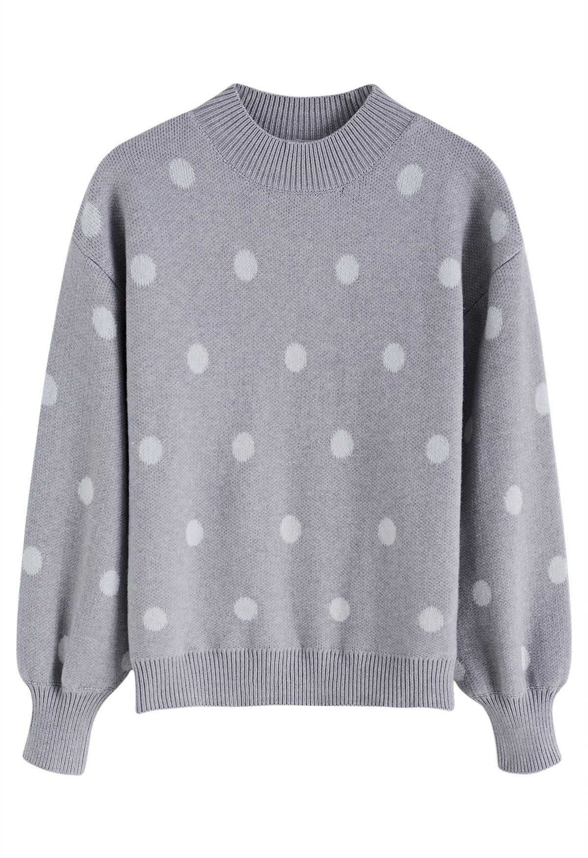 Adorable suéter de punto con cuello simulado y lunares en gris