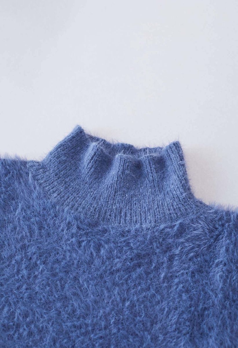 Jersey de punto borroso con cuello alto en azul de Cozy Perfection