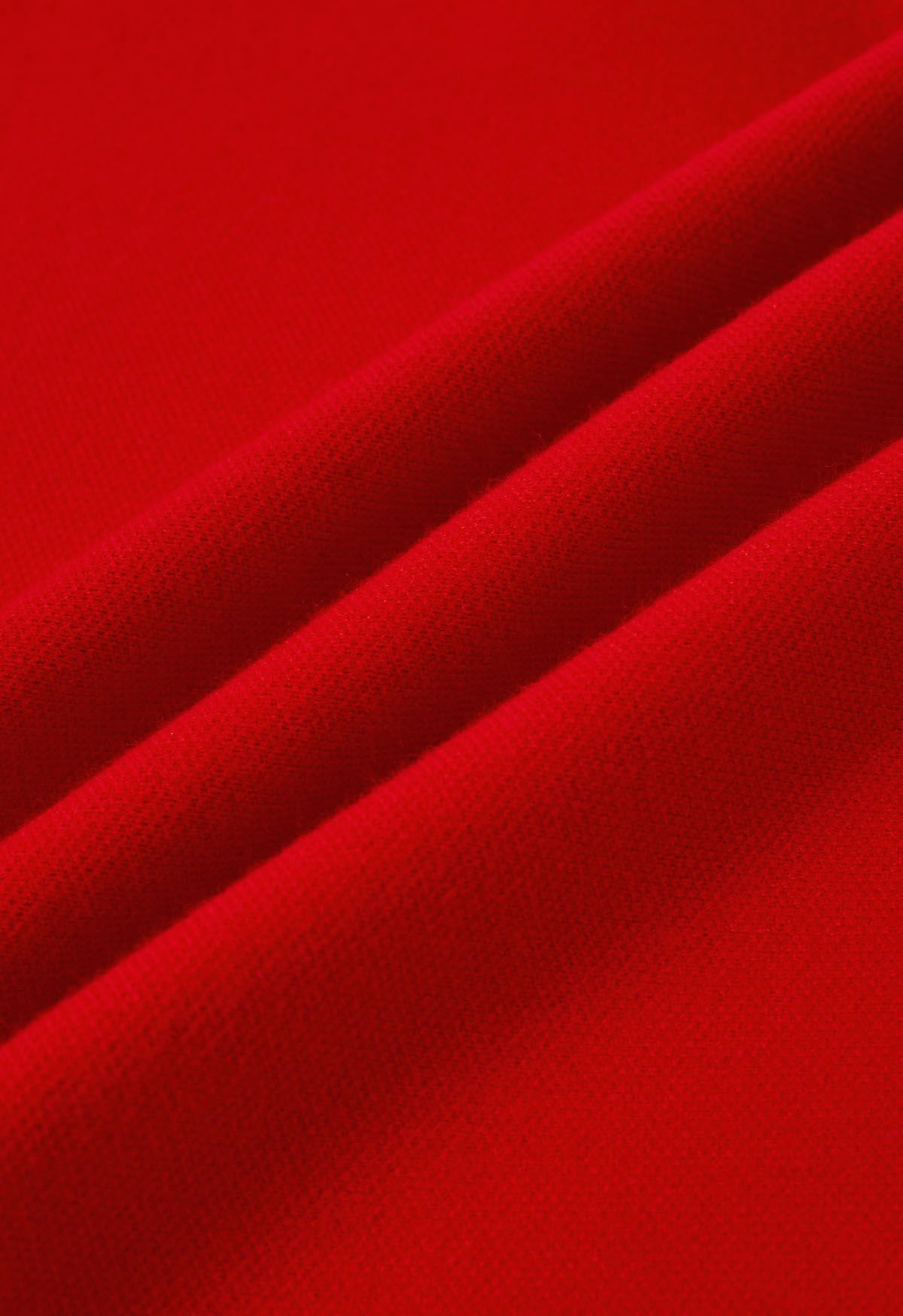Poncho de punto con dobladillo dividido y mangas de piel sintética en rojo