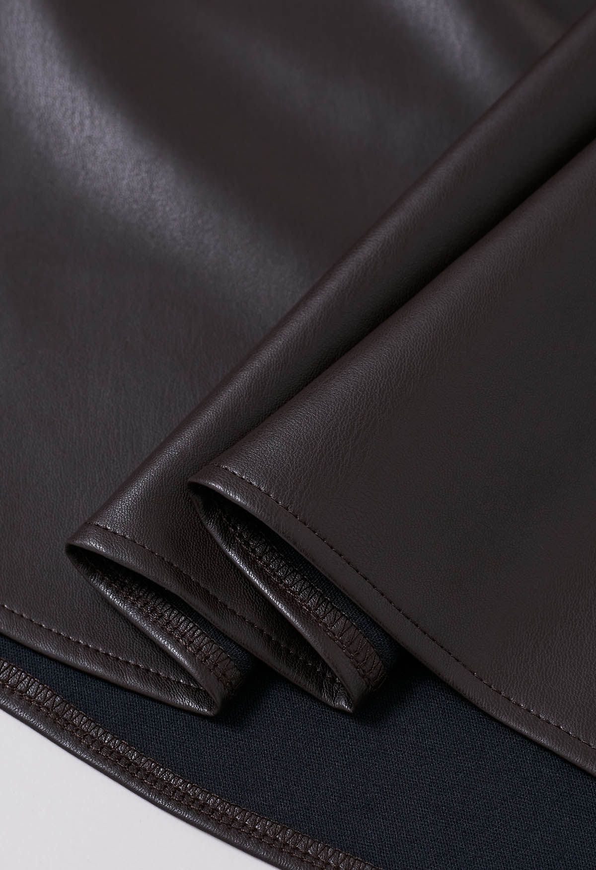 Falda larga de corte A con cinturón de cuero sintético en marrón