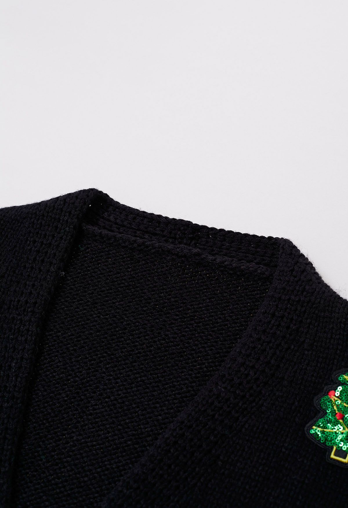 Cárdigan con botones y parche de árbol de Navidad con lentejuelas en negro