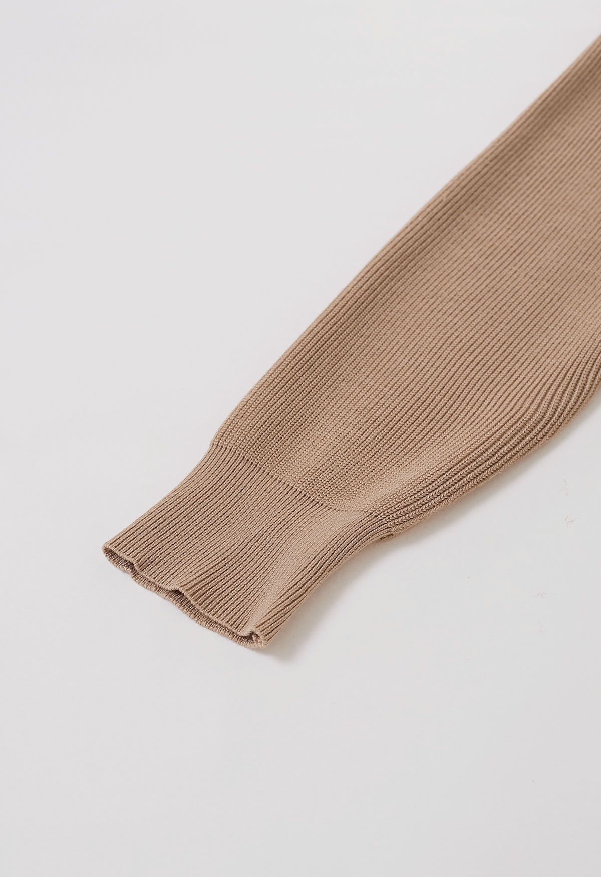 Conjunto de cárdigan y pantalón de punto con lazo en la cintura en color camel