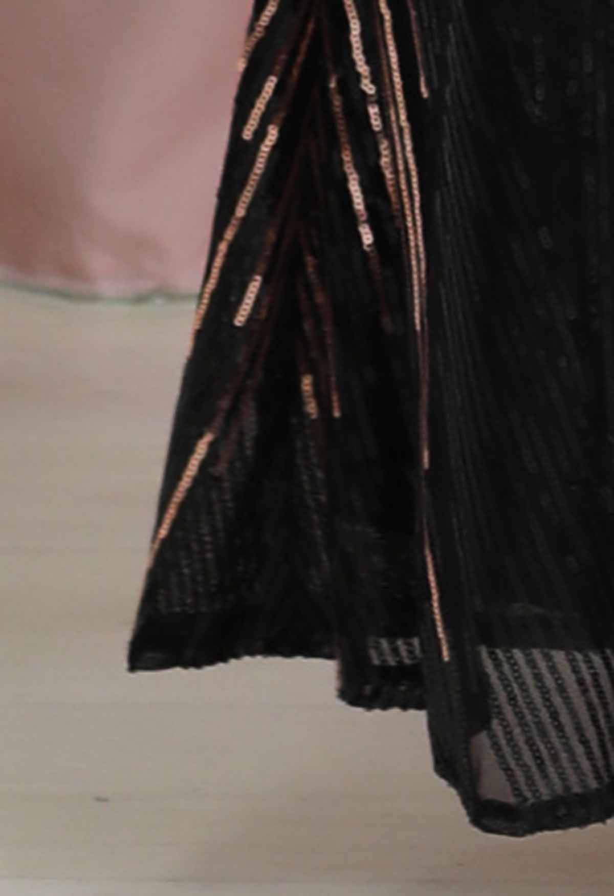Vestido ajustado sin mangas con lentejuelas iridiscentes en negro