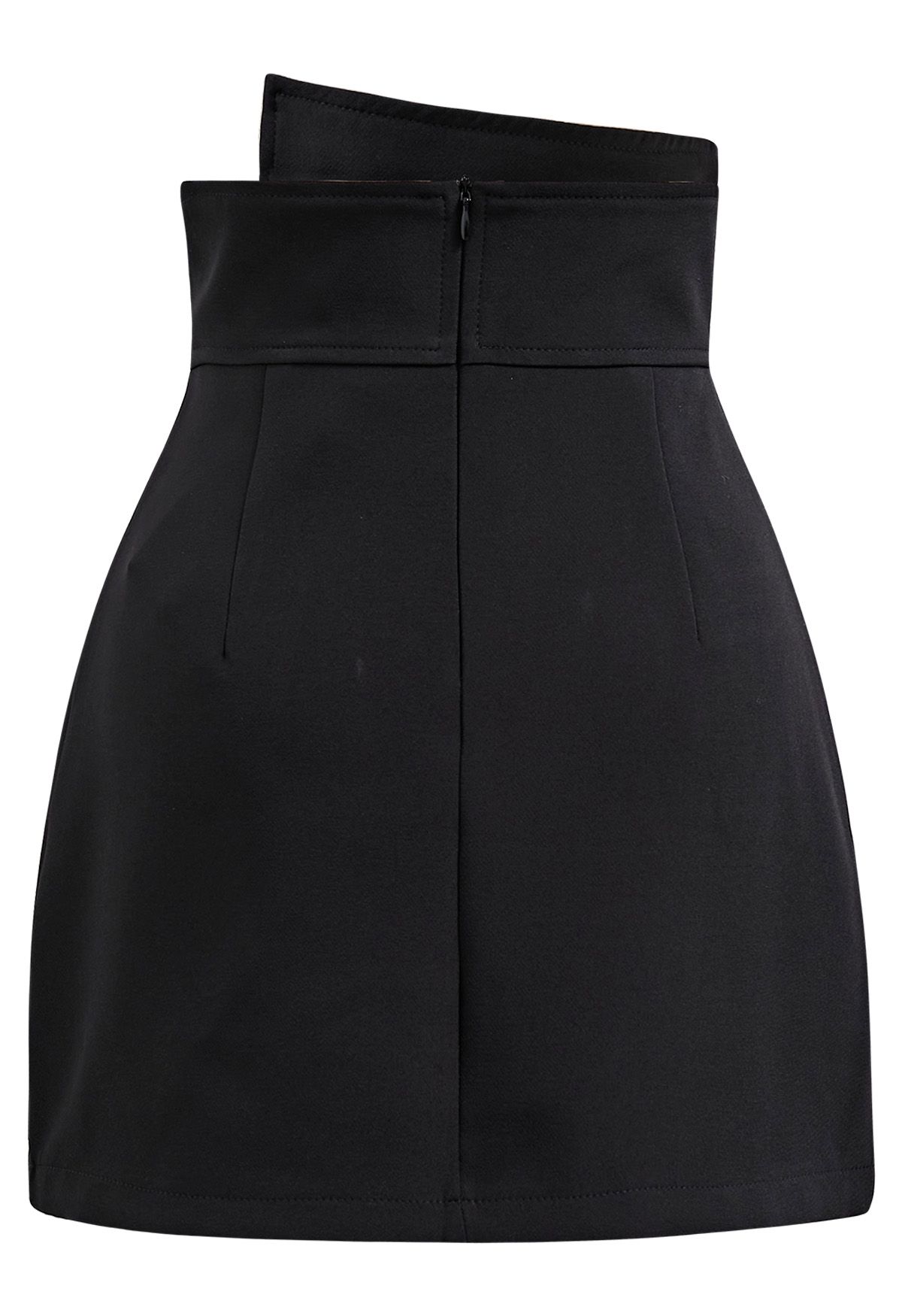 Minifalda asimétrica con solapa y botones en negro