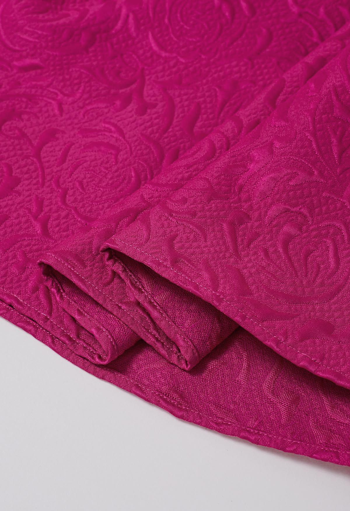Falda midi de vuelo plisada con estampado floral en relieve en rosa intenso