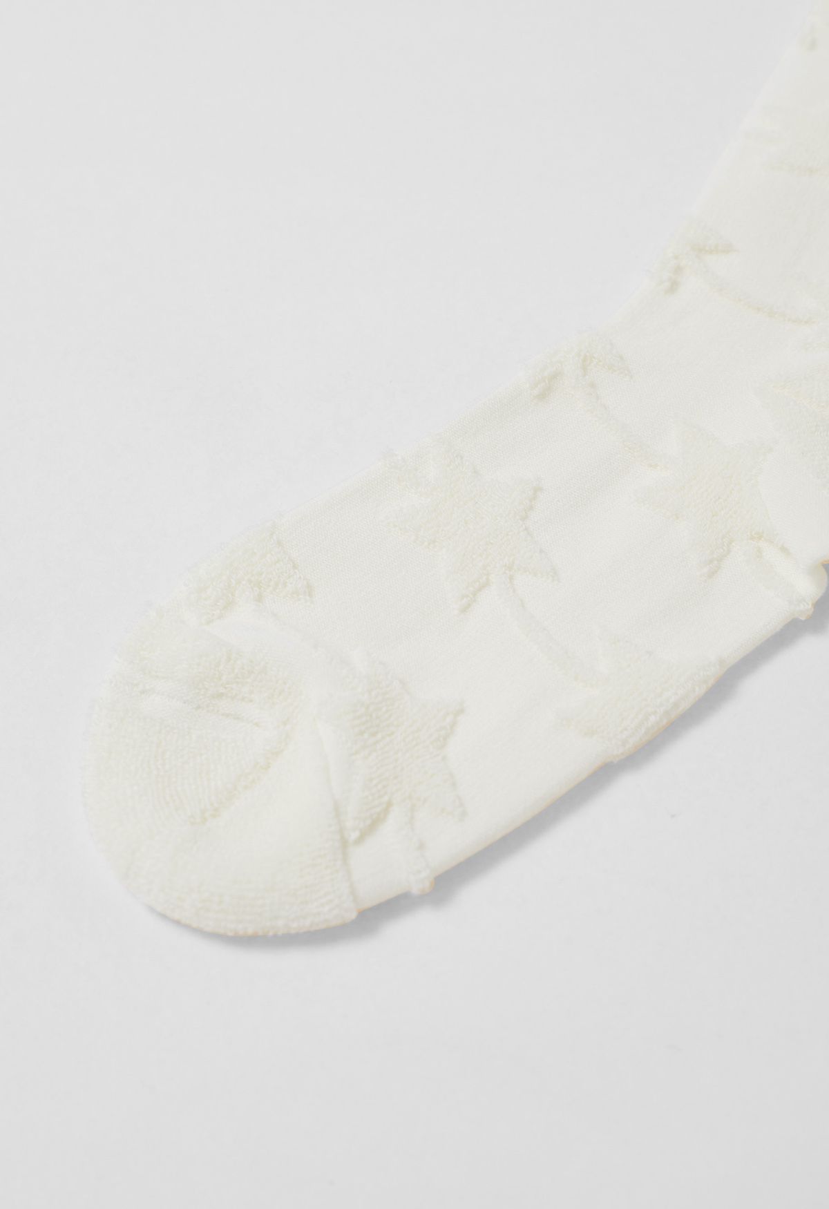 Calcetines de media pantorrilla con relieve navideño en blanco