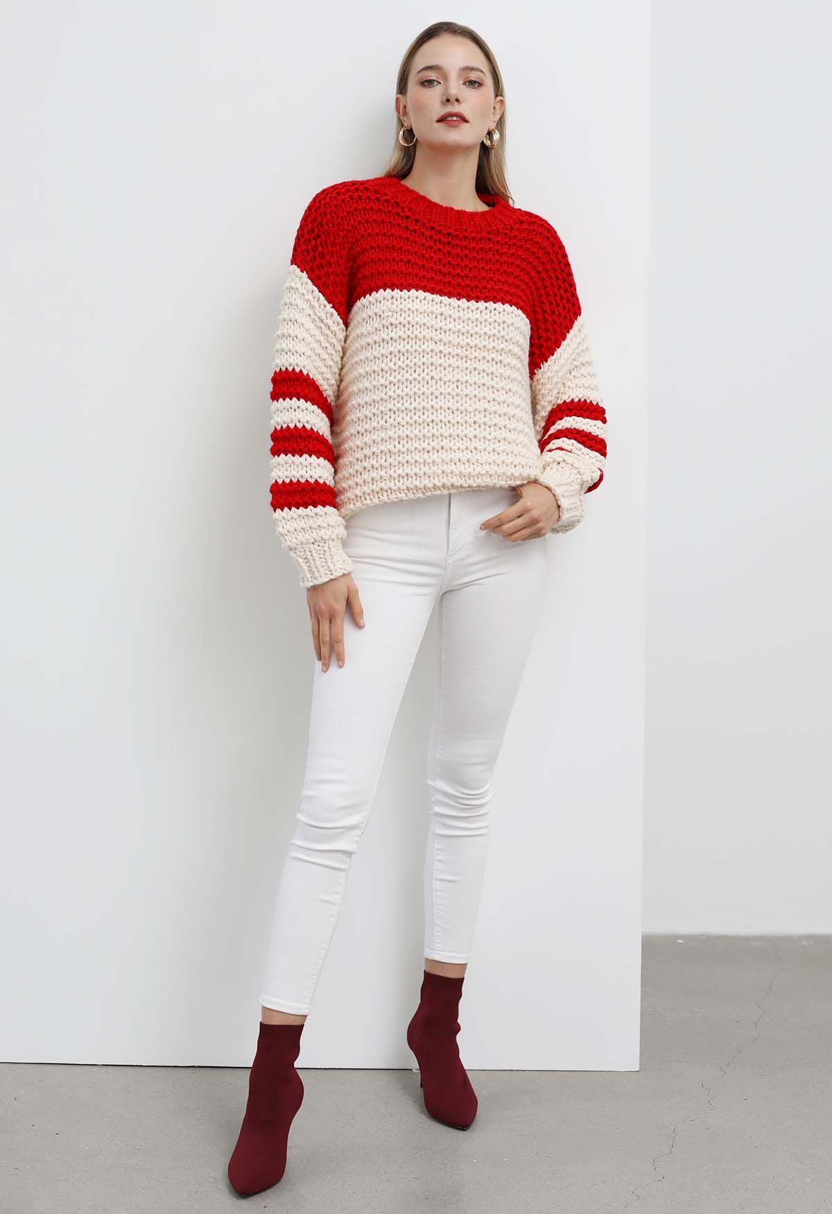 Suéter tejido a mano grueso con mangas a rayas de dos tonos en rojo