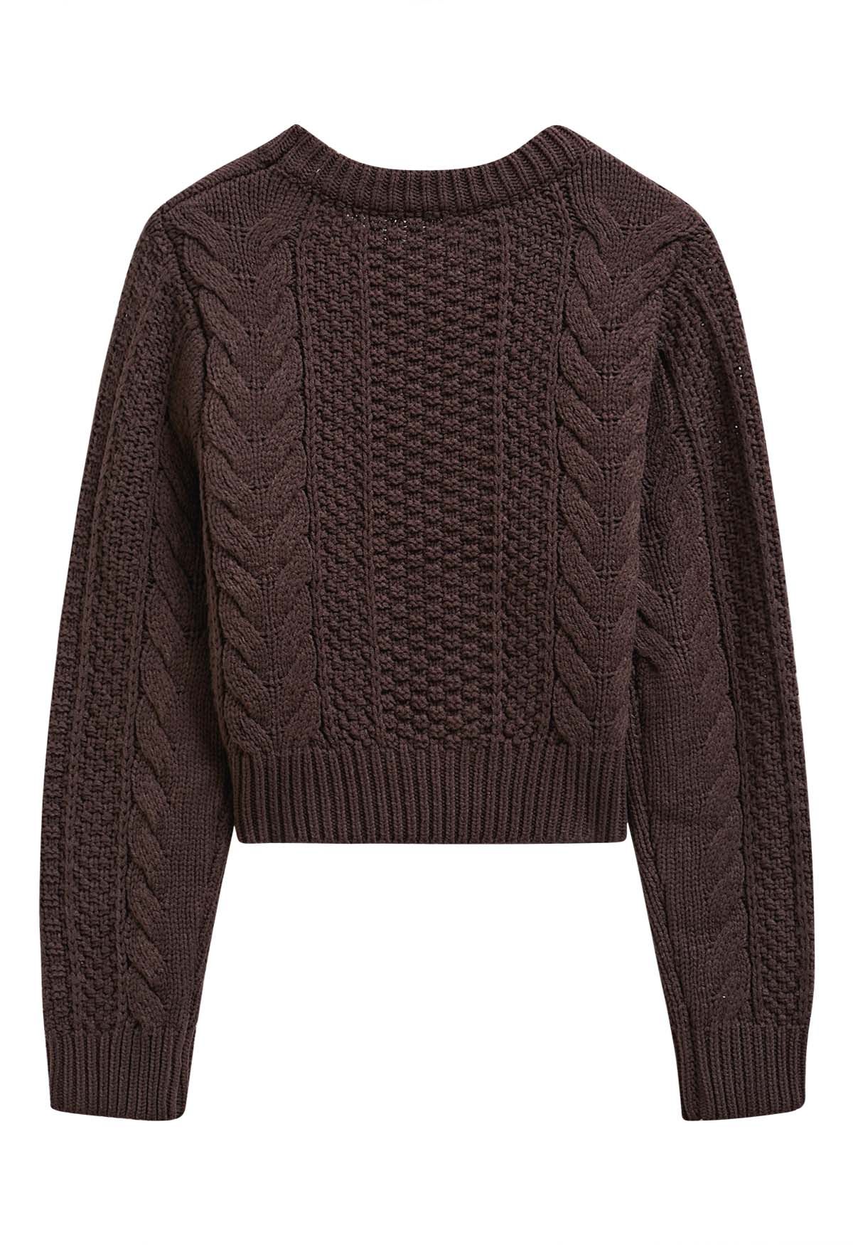 Suéter corto de punto trenzado con clase en marrón