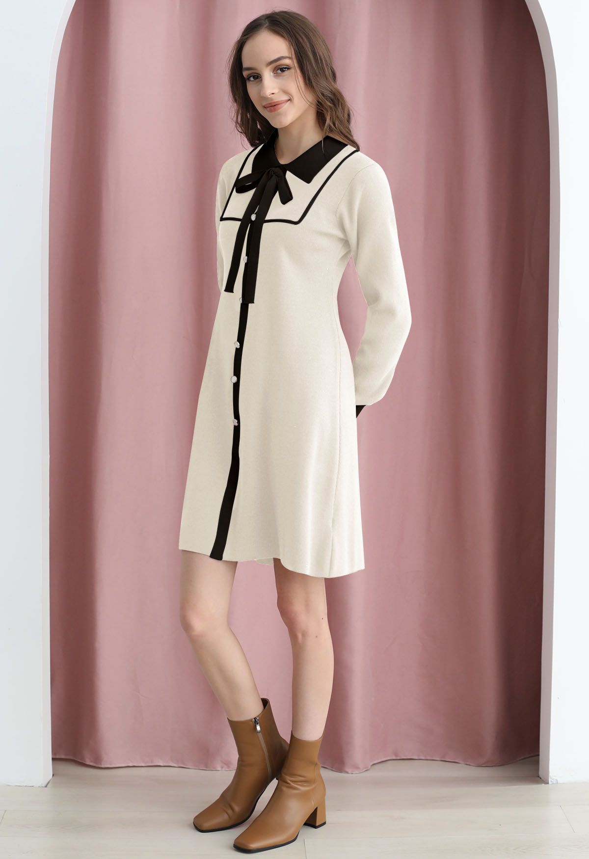 Vestido de punto tipo polo con bordes en contraste en color crema