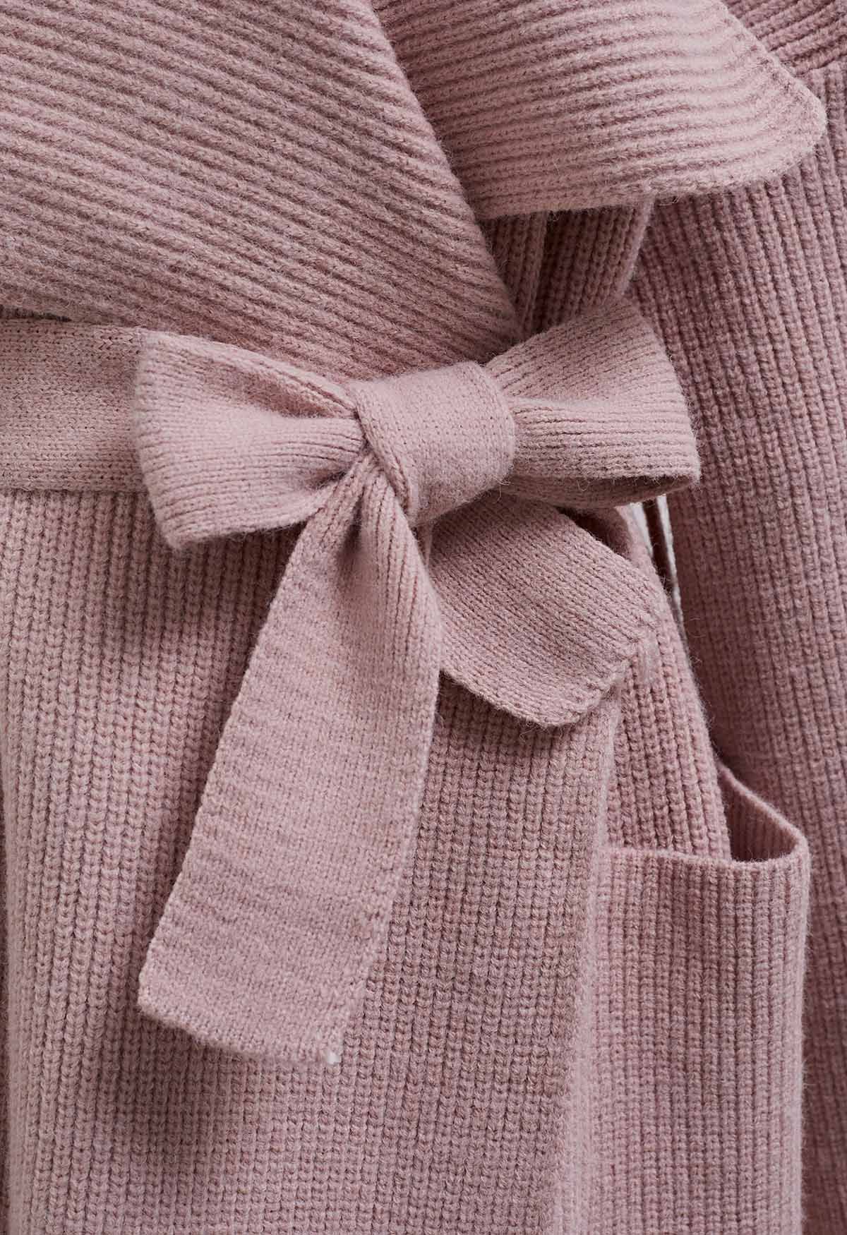 Cárdigan de punto largo con solapa ancha y cintura anudada en rosa